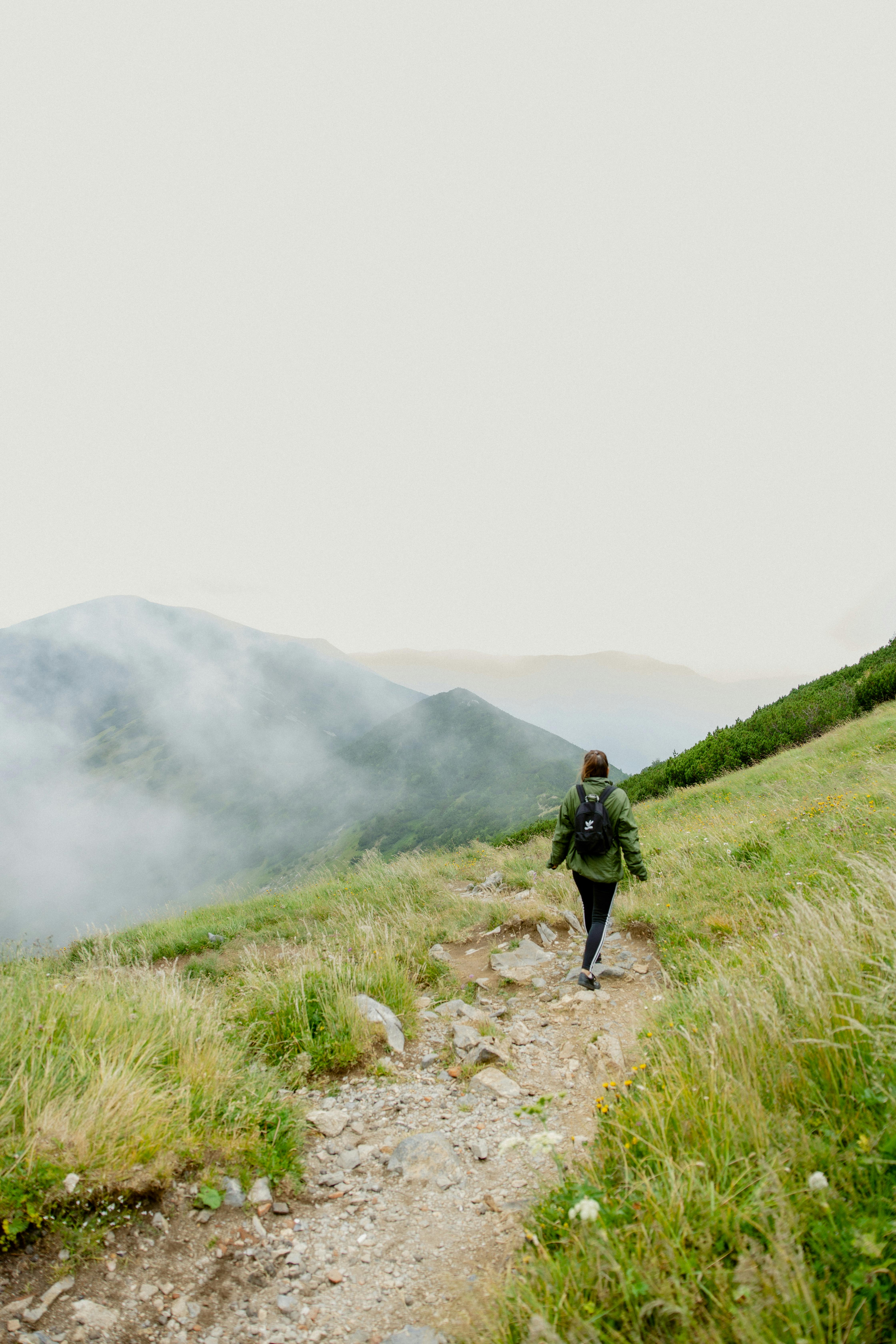 4480x6720 Back View of Woman on a Hiking Trail in Green Mountains · Free