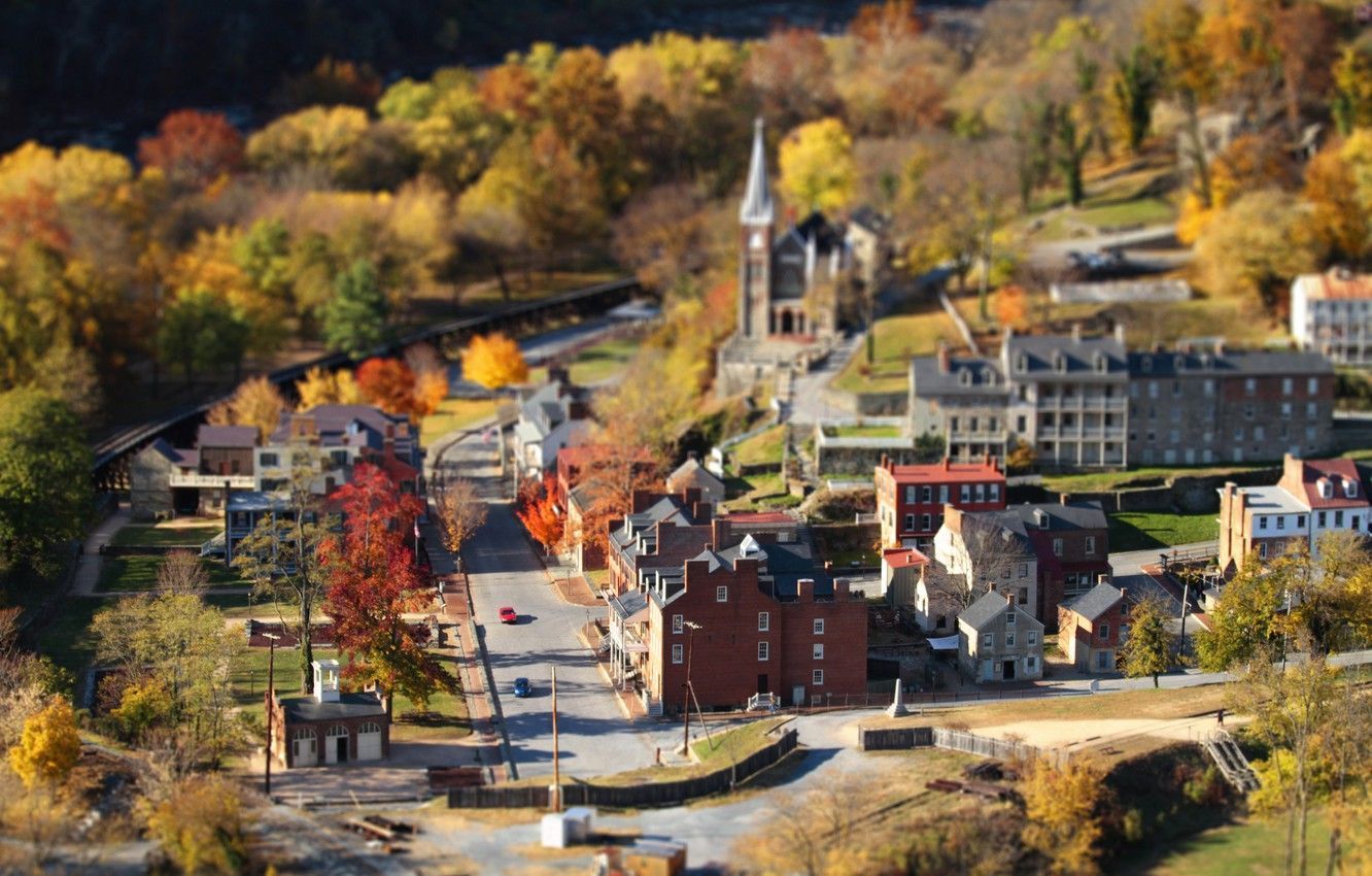 1332x850 Small Town Wallpaper