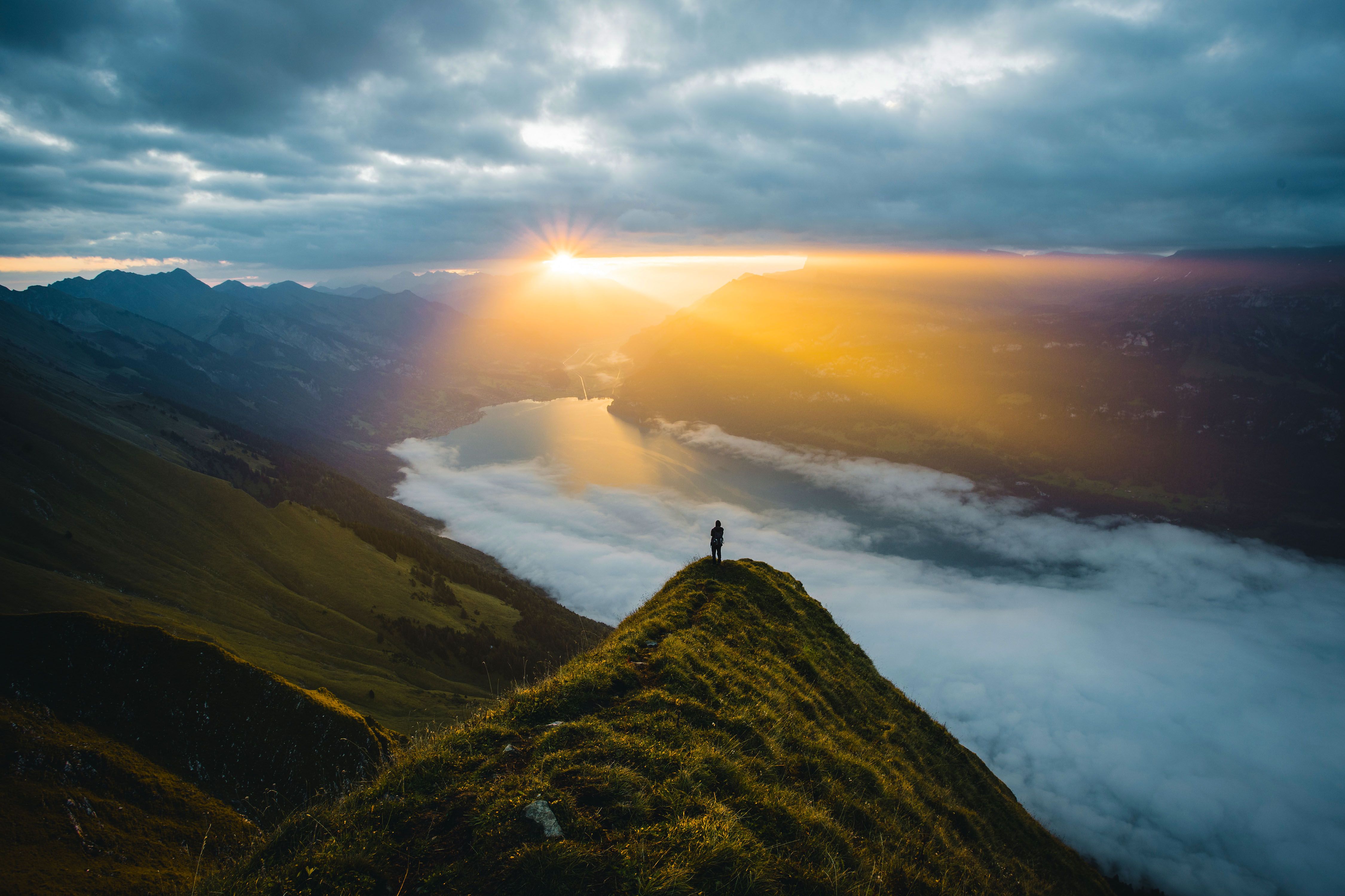 4500x3000 Solitary Summit Sunrise: Stunning 4K Mountain Nature Wallpaper