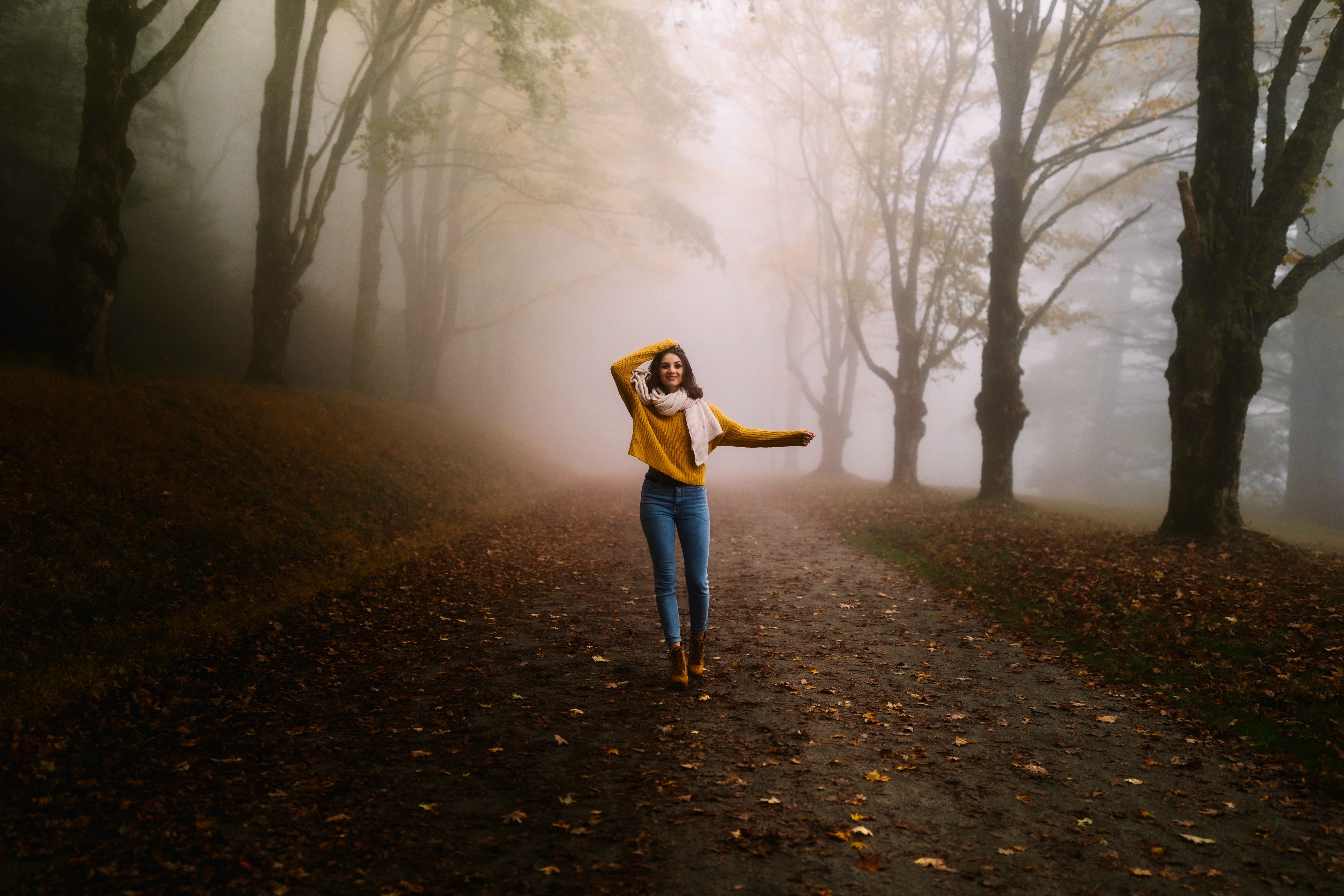 6422x4282 Wallpaper Girl on Alone Road, Plant, Atmosphere, People in Nature, Fog, Background Free Image