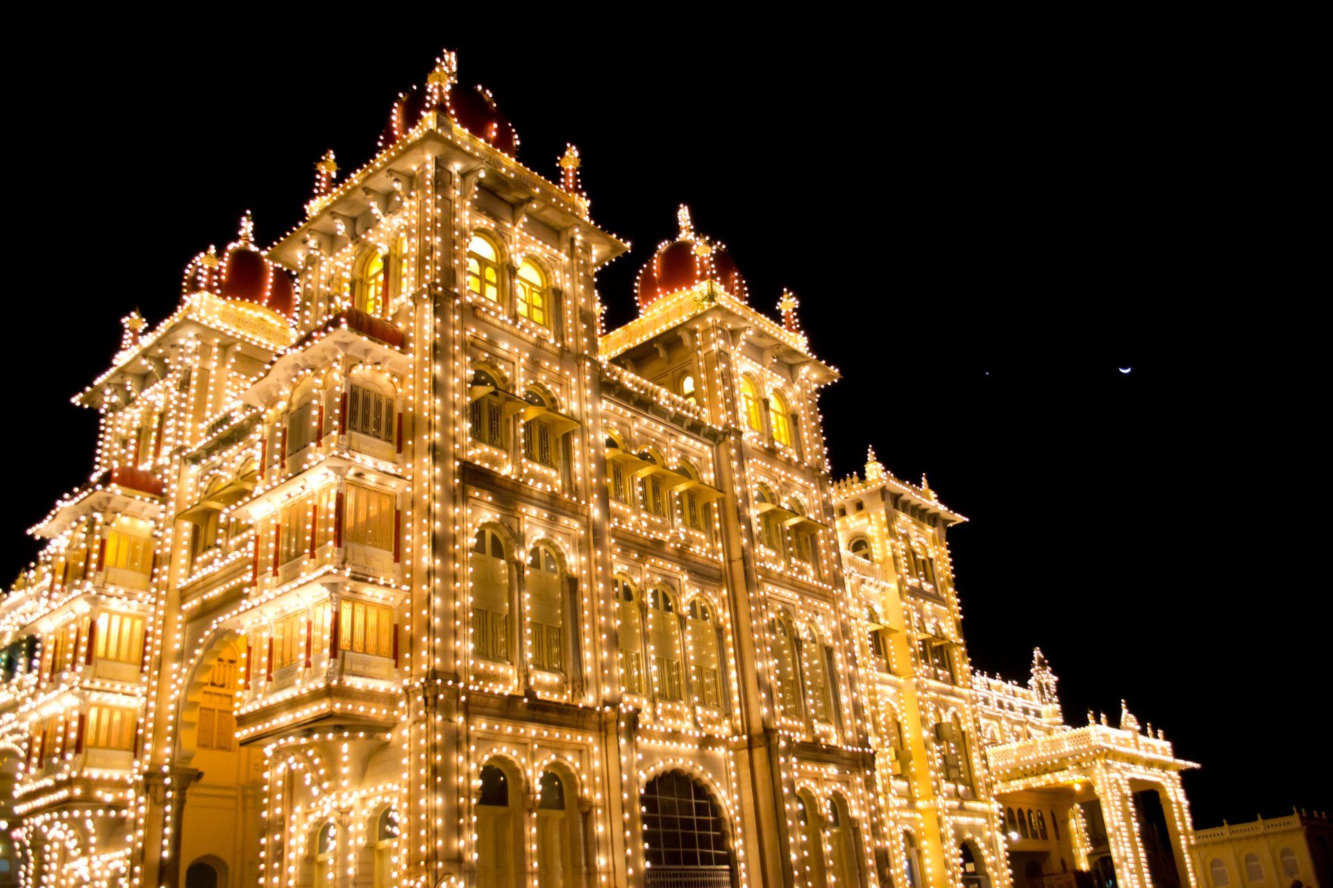 1920x1280 Mysore Palace at Night Ultra HD Wallpaper