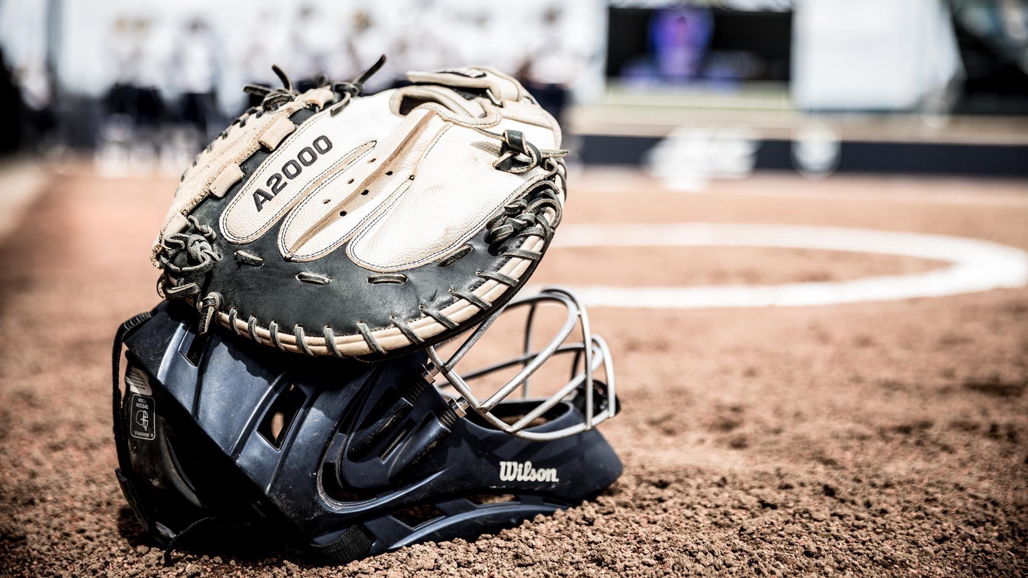 2000x1125 Baseball Catcher Gear Wallpaper