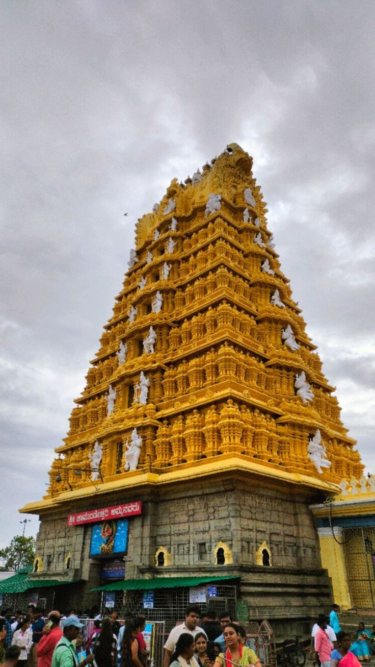 736x1307 chamundi temple