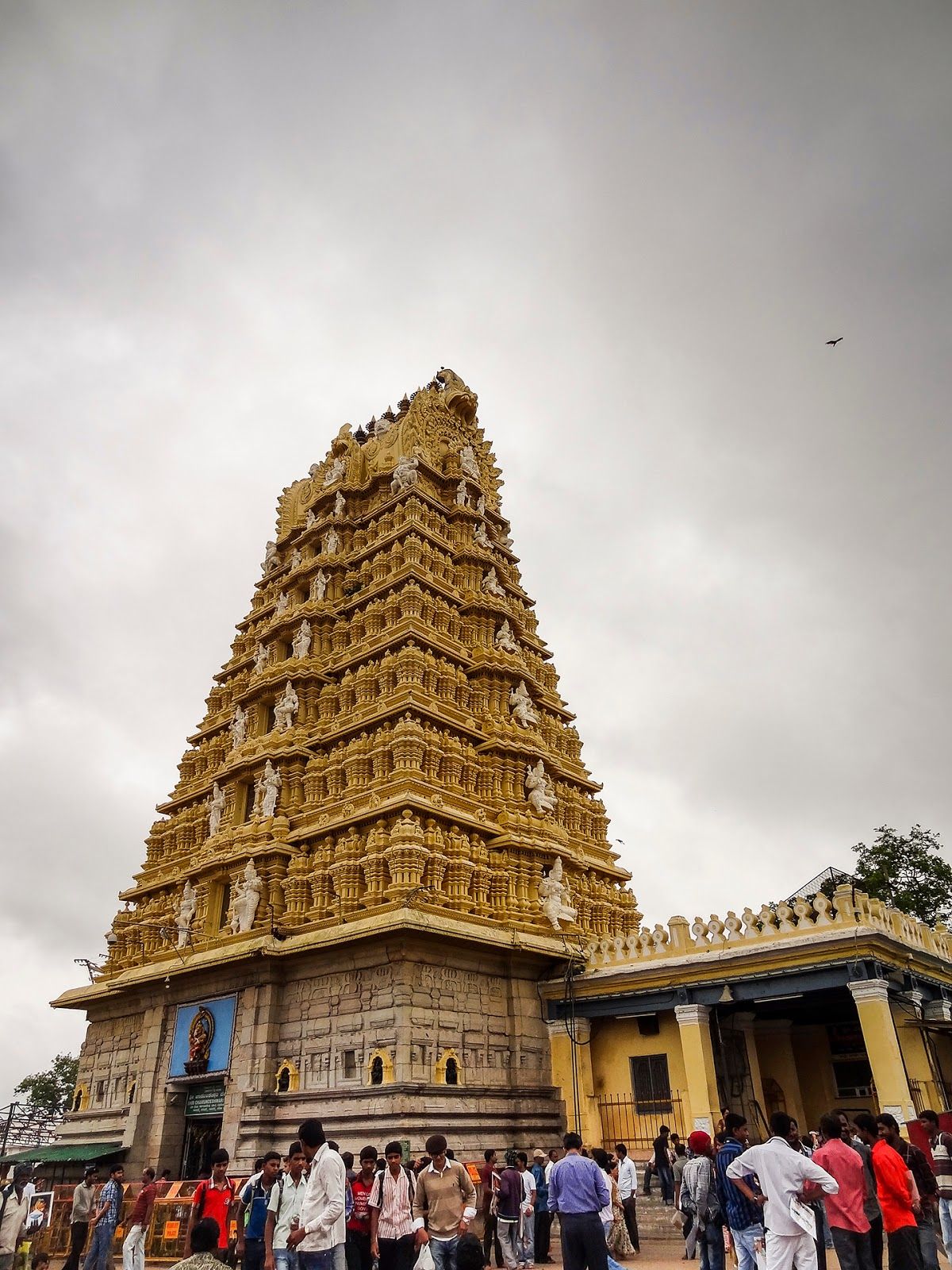 1200x1600 The Concrete Paparazzi: Chamundeshwari Temple, Mysore