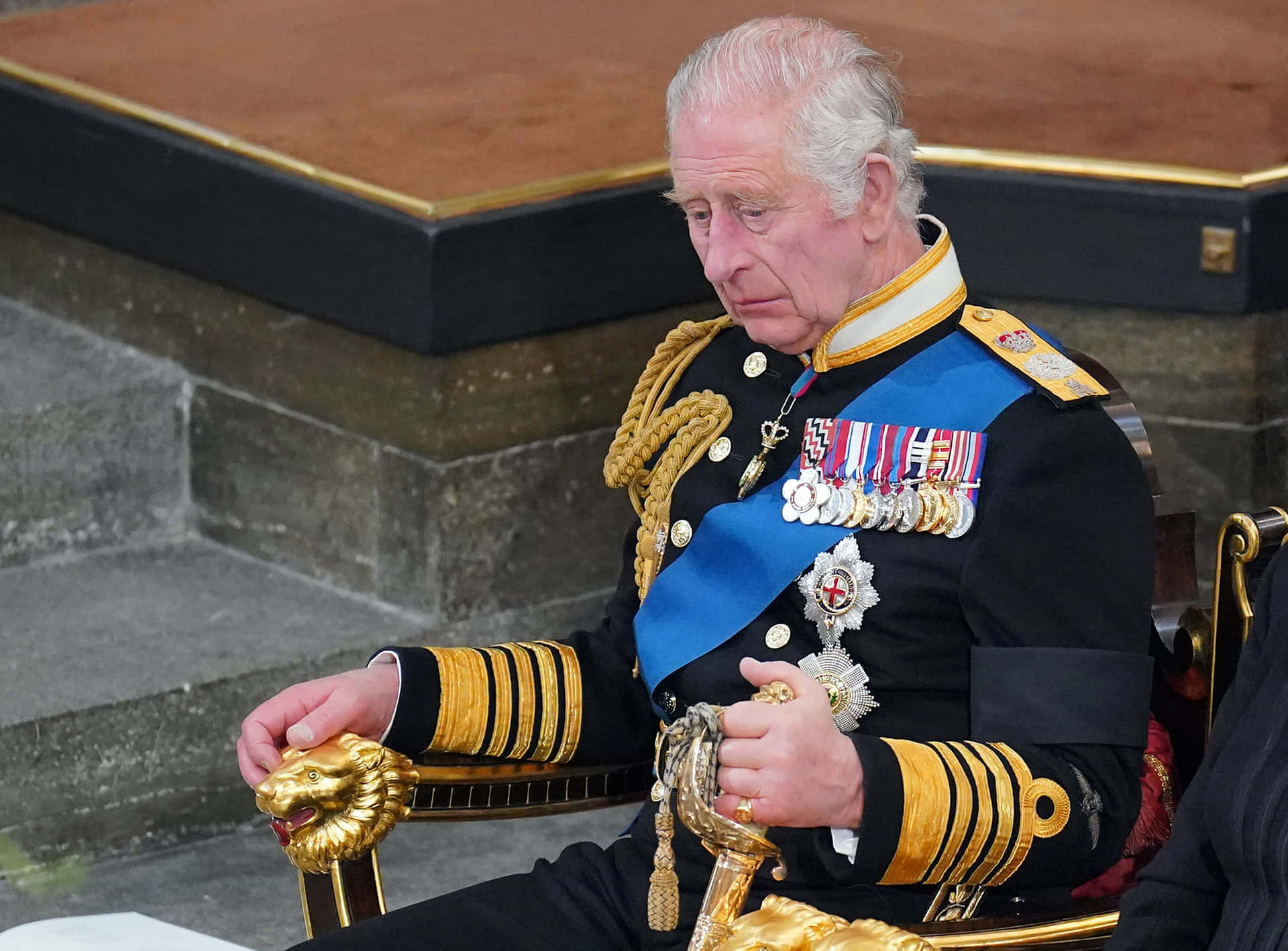1920x1418 Download King Charles Iii With Garter Star Wallpaper