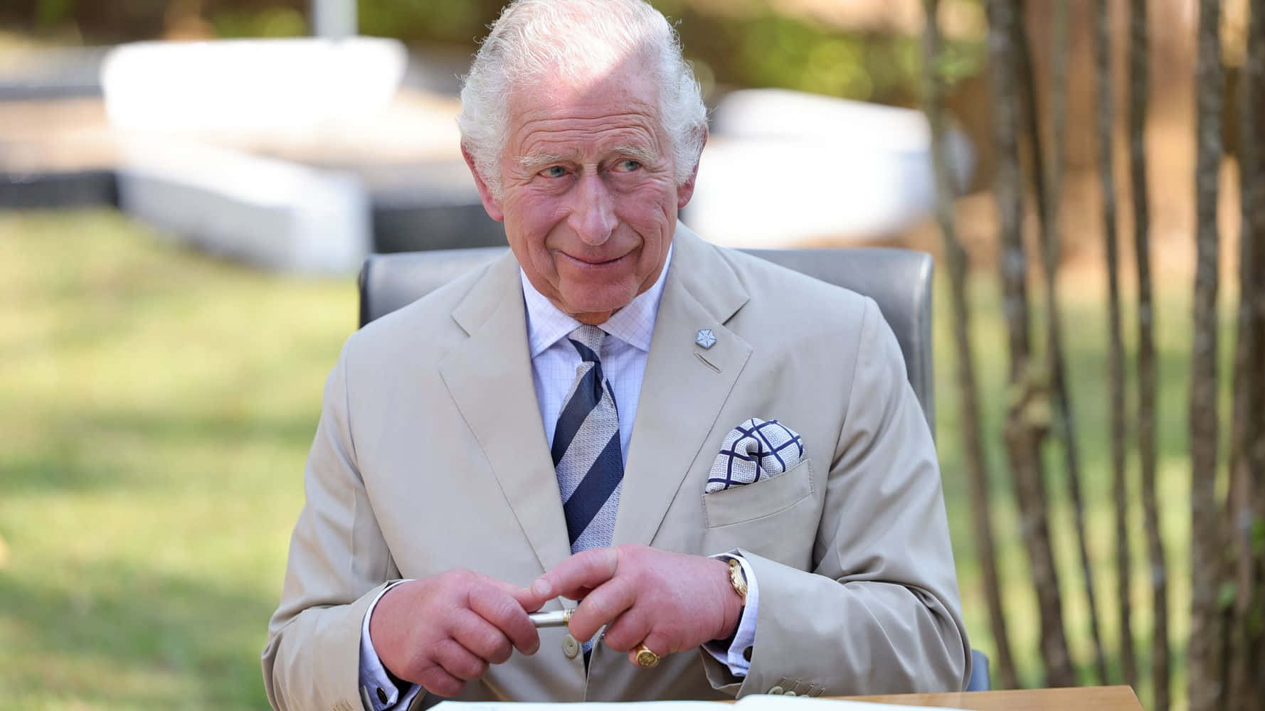 1778x1000 Download King Charles Iii Holding Pen Wallpaper