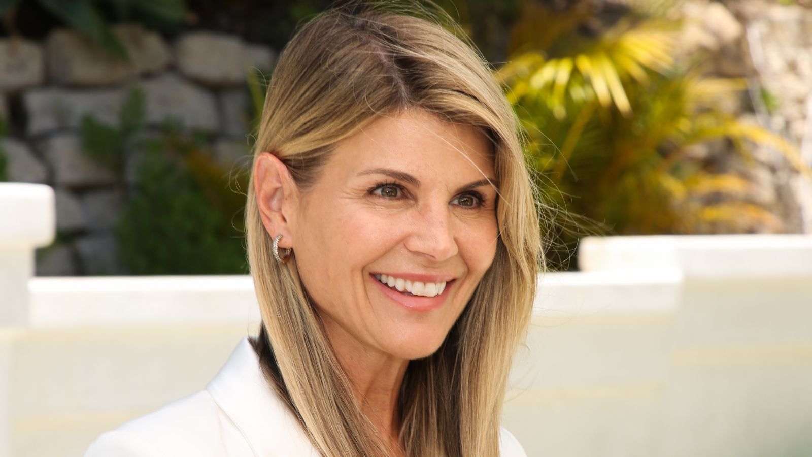 1600x900 Lori Loughlin's living room is a uses quiet luxury colors. Homes and Gardens