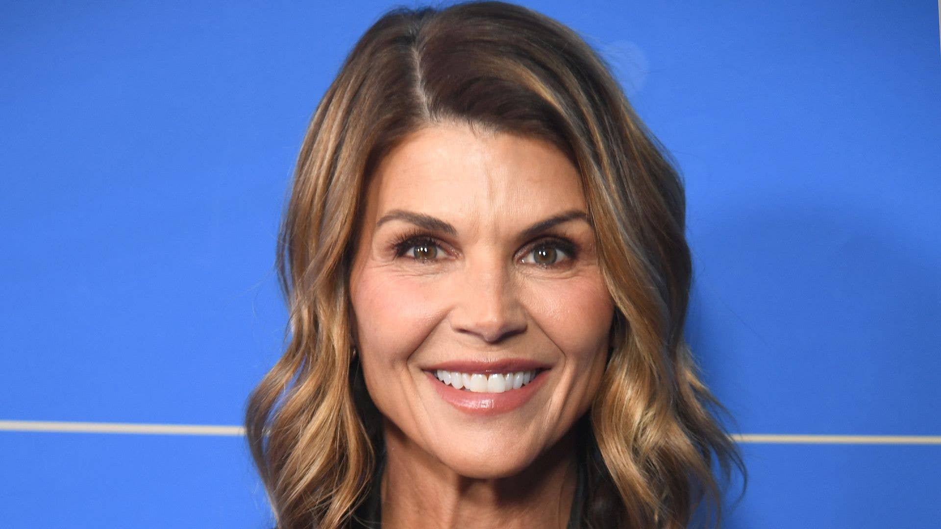 1920x1080 Lori Loughlin looks stunning in first public appearance since Mossimo Giannulli split. HELLO!