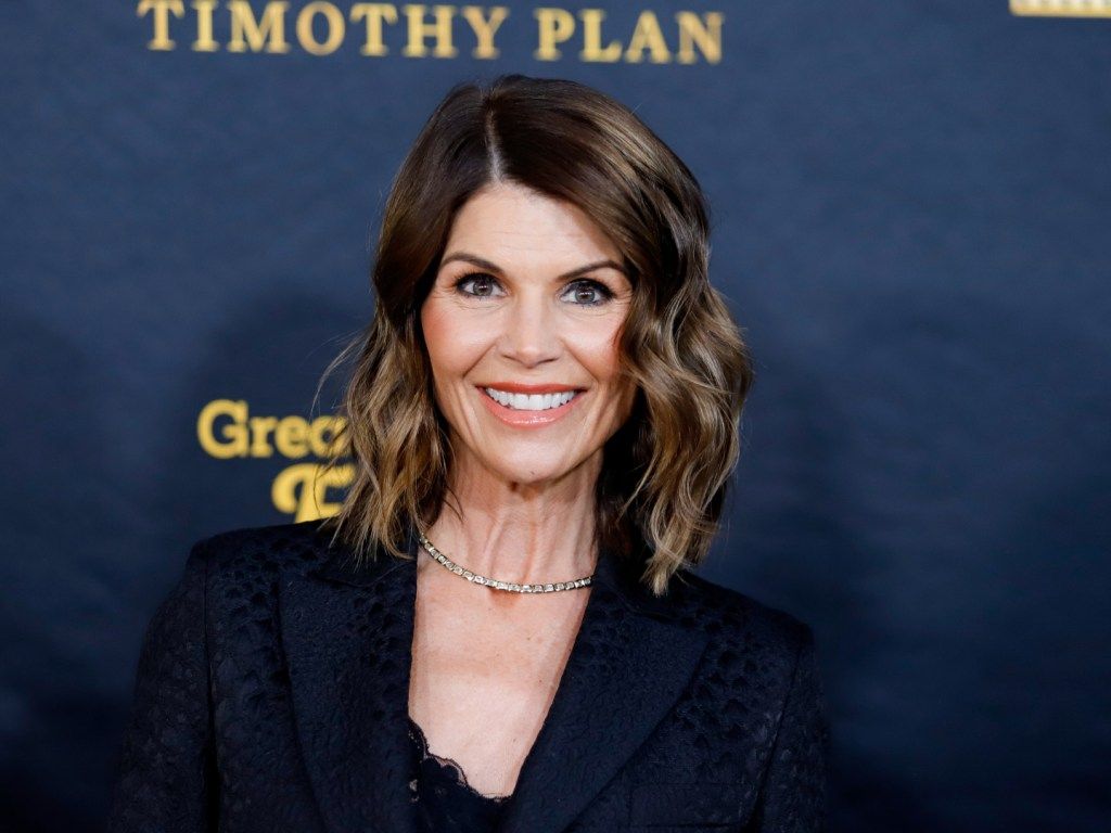 1024x768 Lori Loughlin's Desire To Save Marriage Led Her to a Strip Club