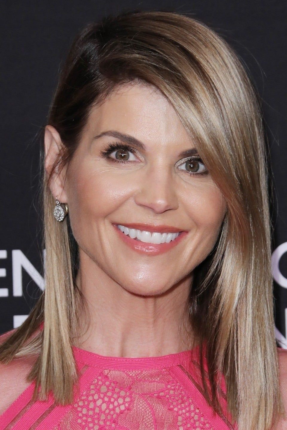960x1440 Lori Loughlin Image