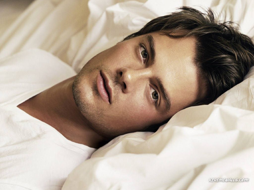 1024x768 Josh Duhamel 024 01
