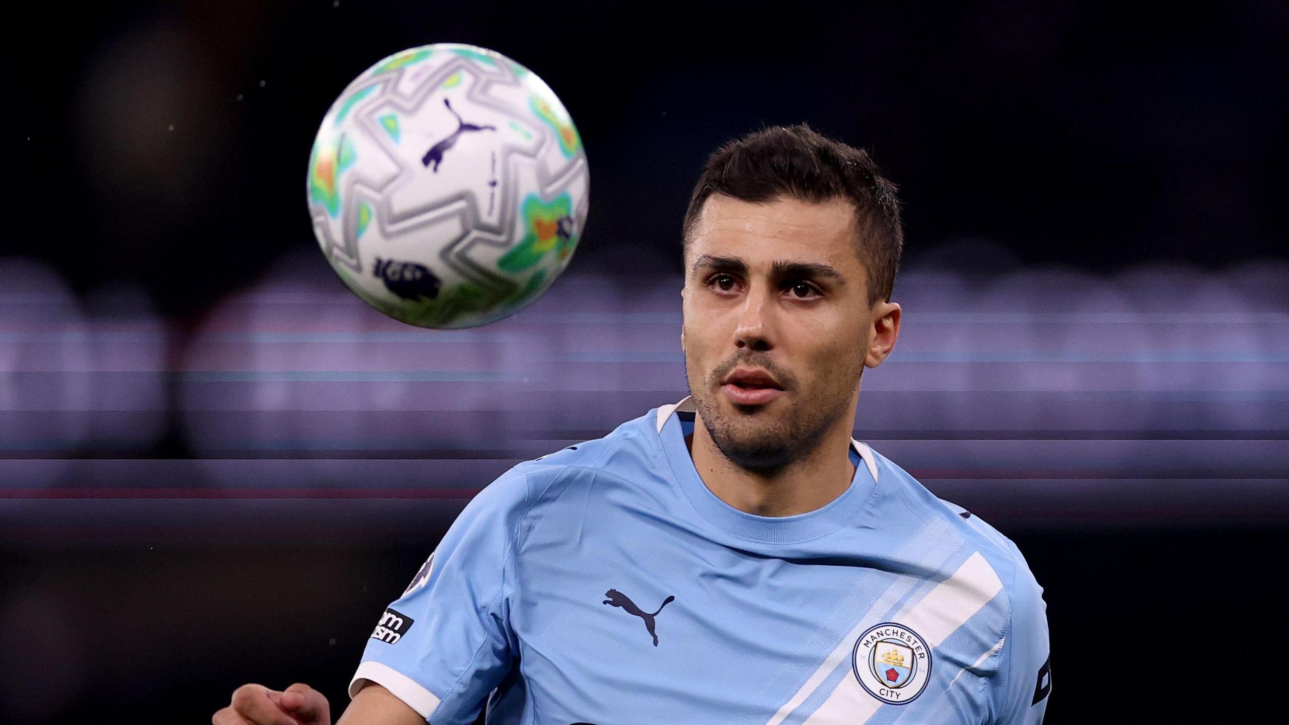 2560x1440 Rodri: Man City defender fined £000 for referee comments