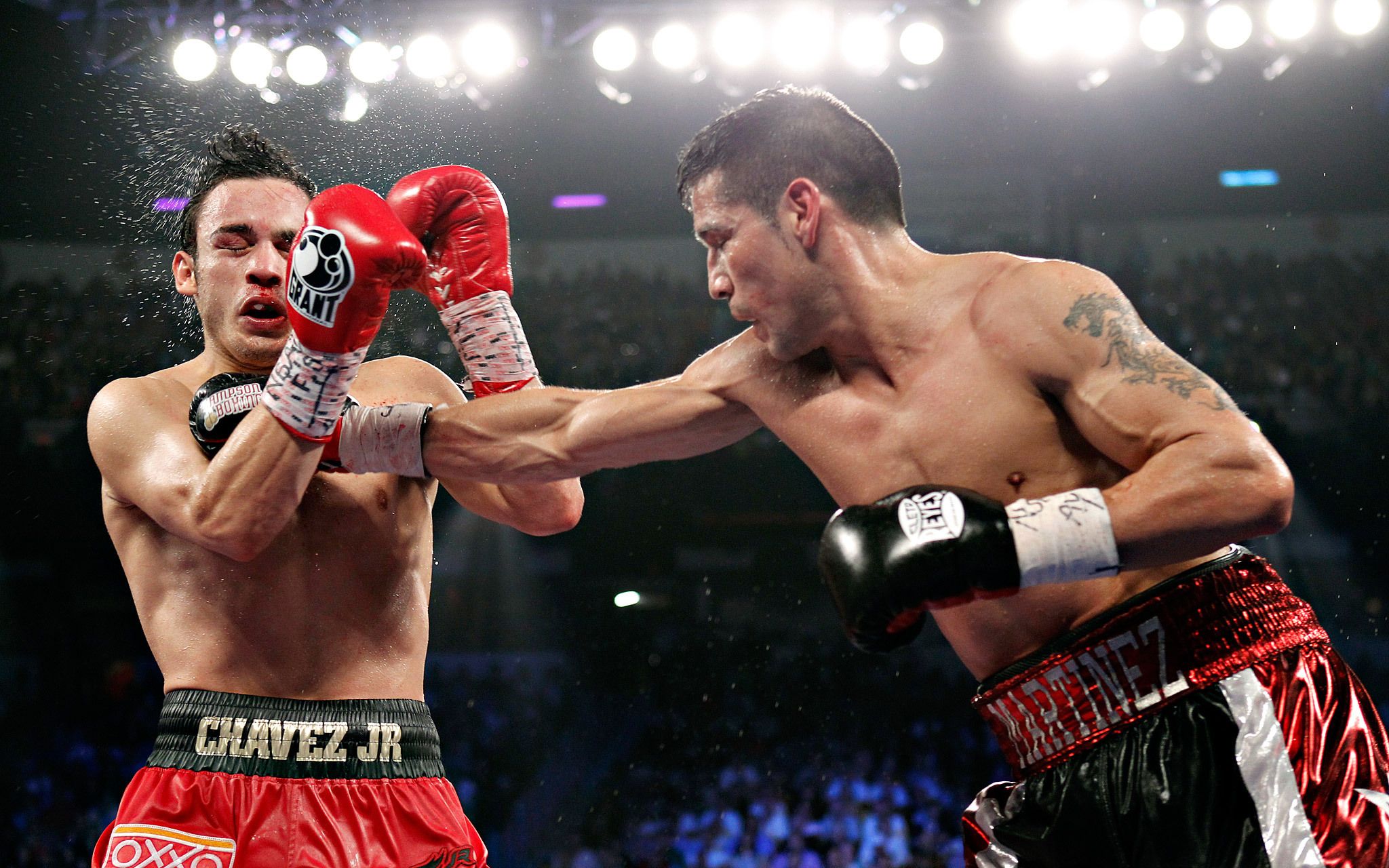2048x1280 Epic Boxing Showdown: Sergio Martínez vs. Julio César Chávez Jr