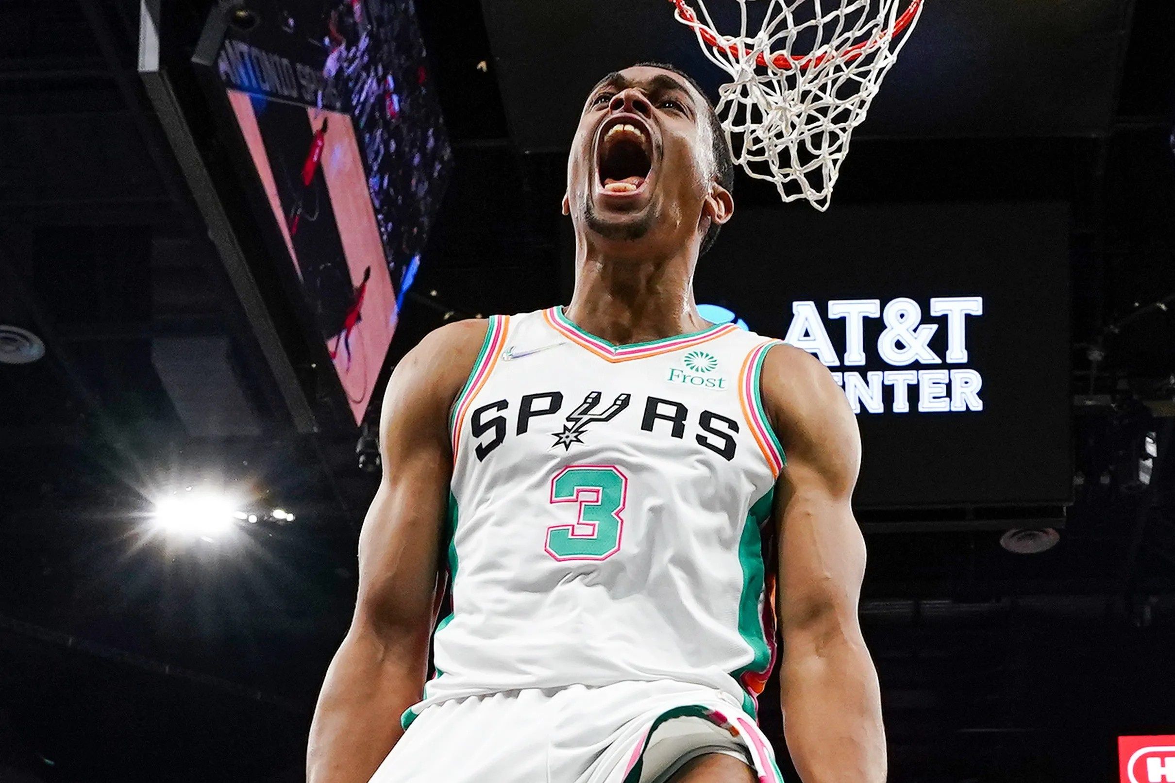 2420x1613 Keldon Johnson Wallpaper