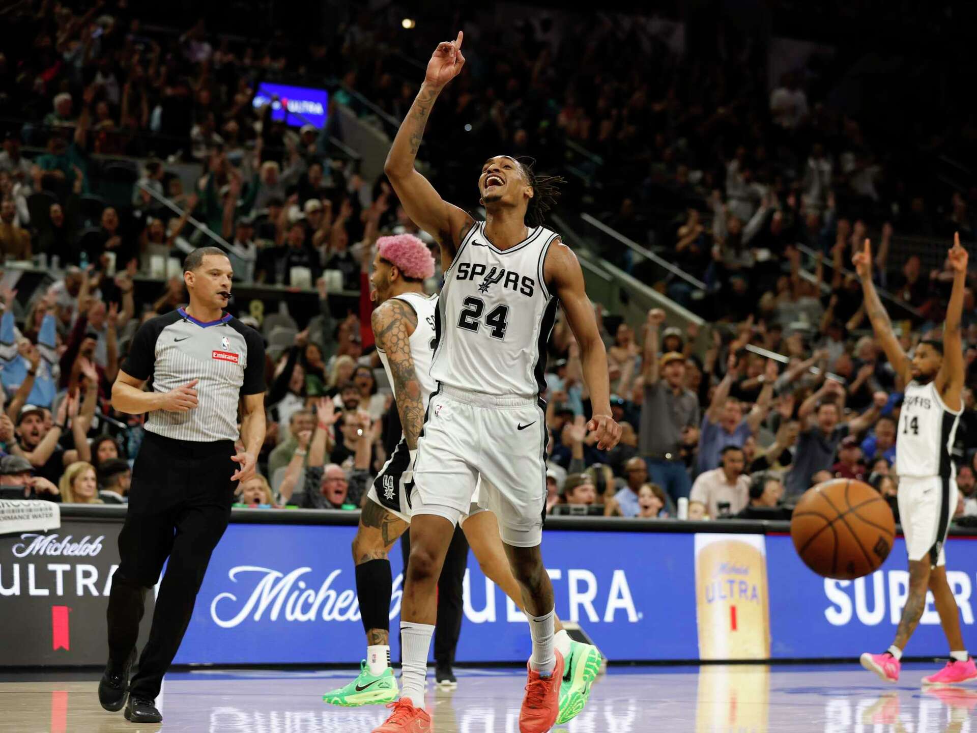 1920x1440 Takeaways as Keldon Johnson ignites Spurs' win