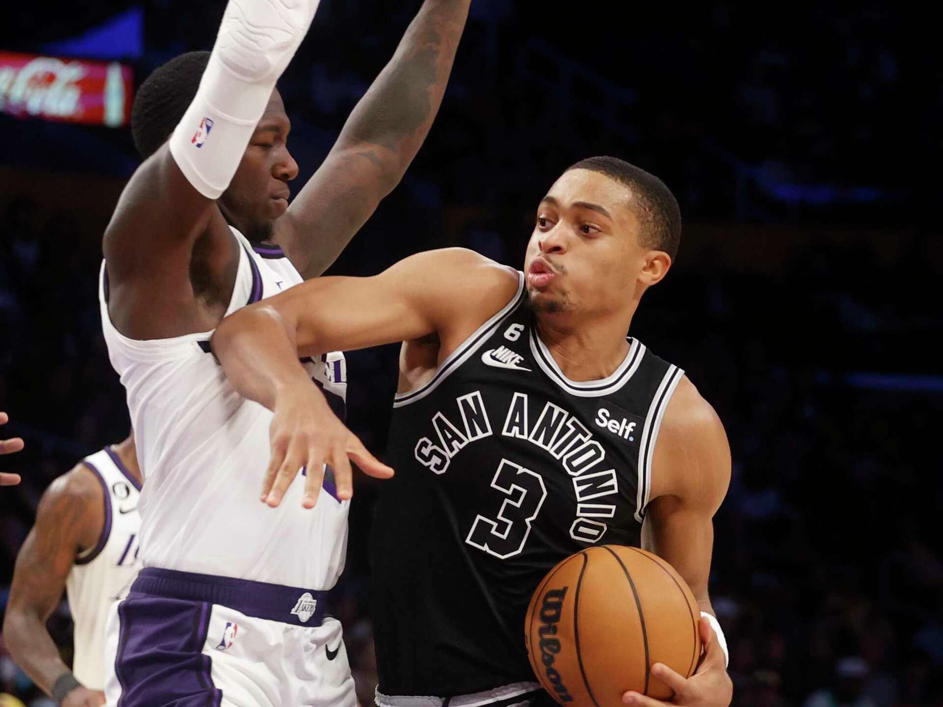 1920x1440 Careless pass sends Spurs' Keldon Johnson to the bench during the team's loss to the Pelicans
