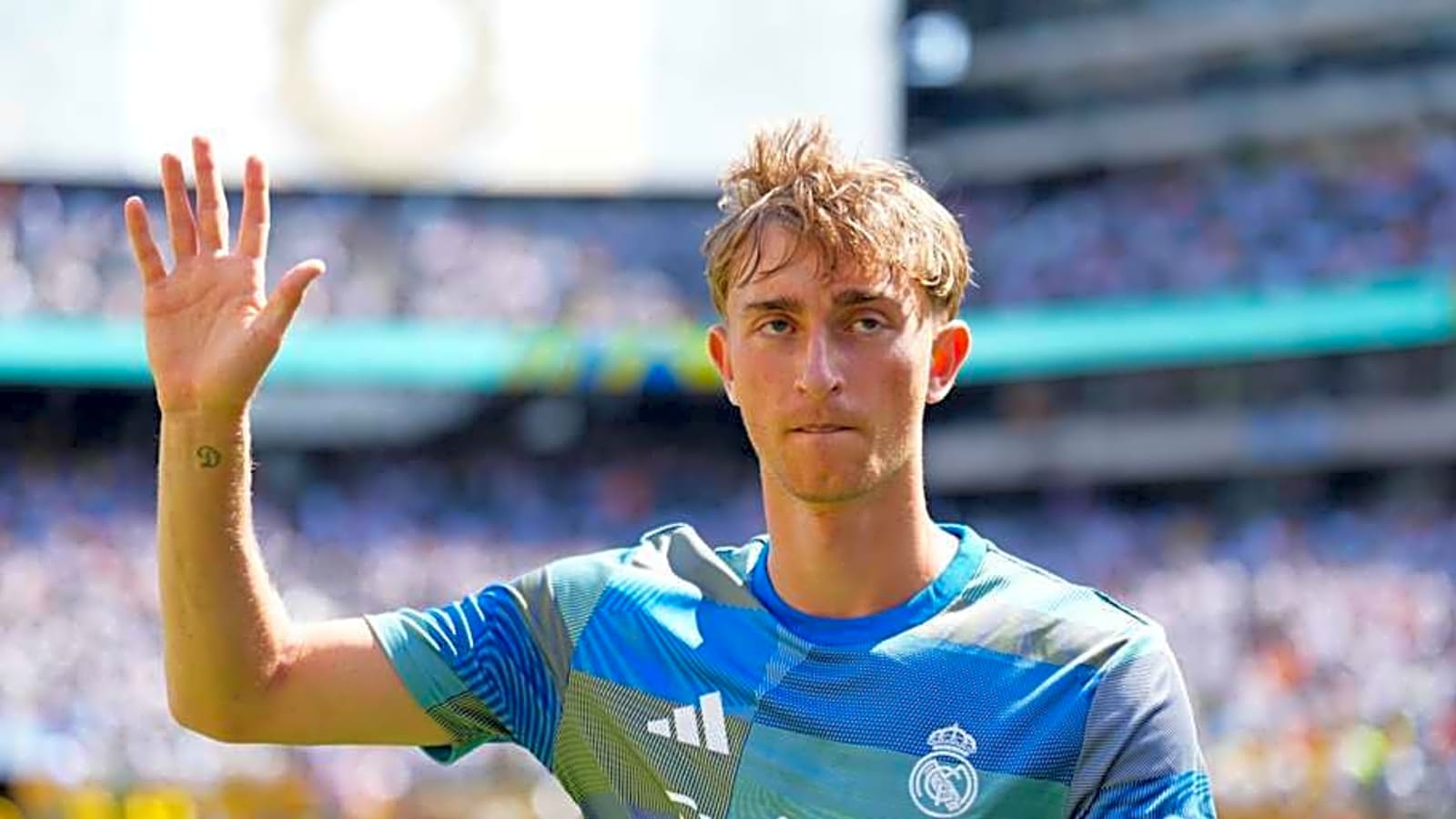 1600x900 Real Madrid Star Dean Huijsen Posts Padel Photo Alongside Juventus Star
