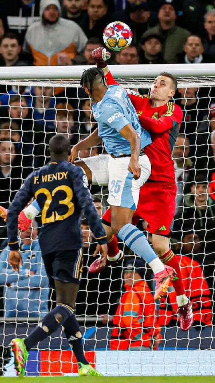736x1308 Andriy Lunin Real Madrid CF ⚽