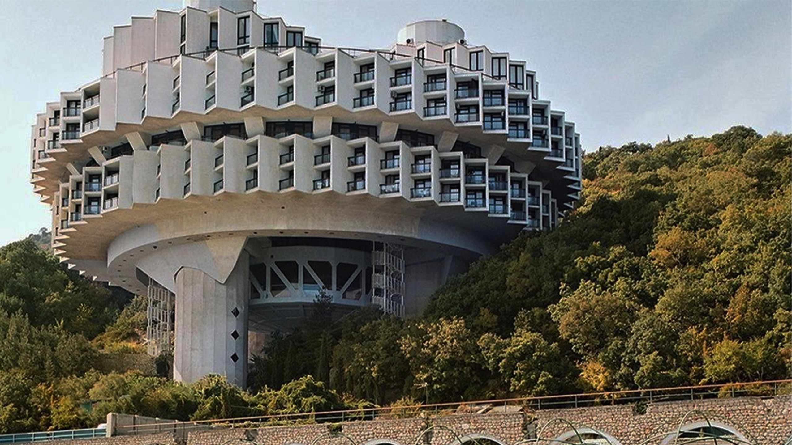 2560x1440 Brutalist Architecture in the Soviet Union
