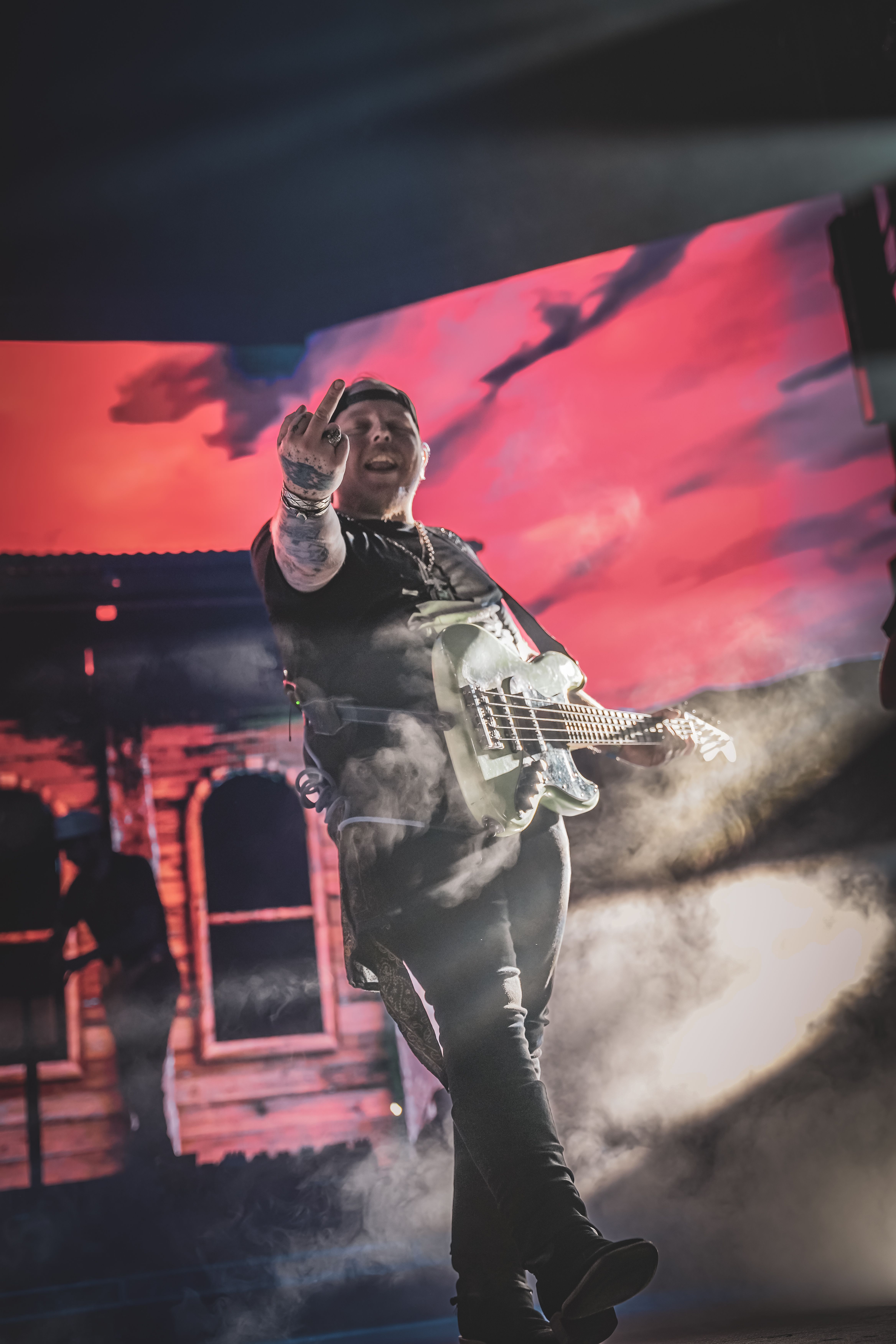 4672x7008 Koe Wetzel Live Photo Gallery