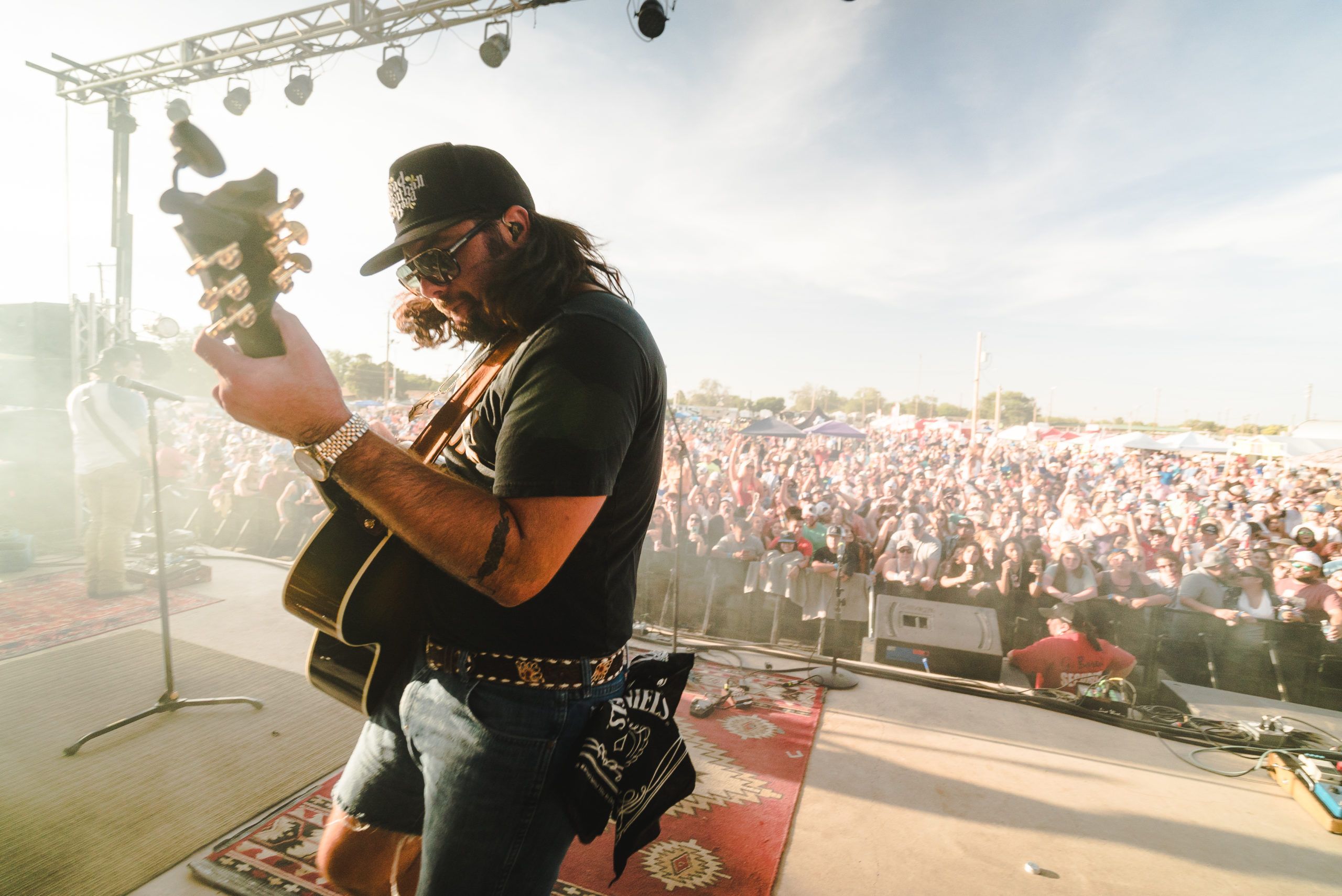 2560x1710 Koe Wetzel Wallpaper