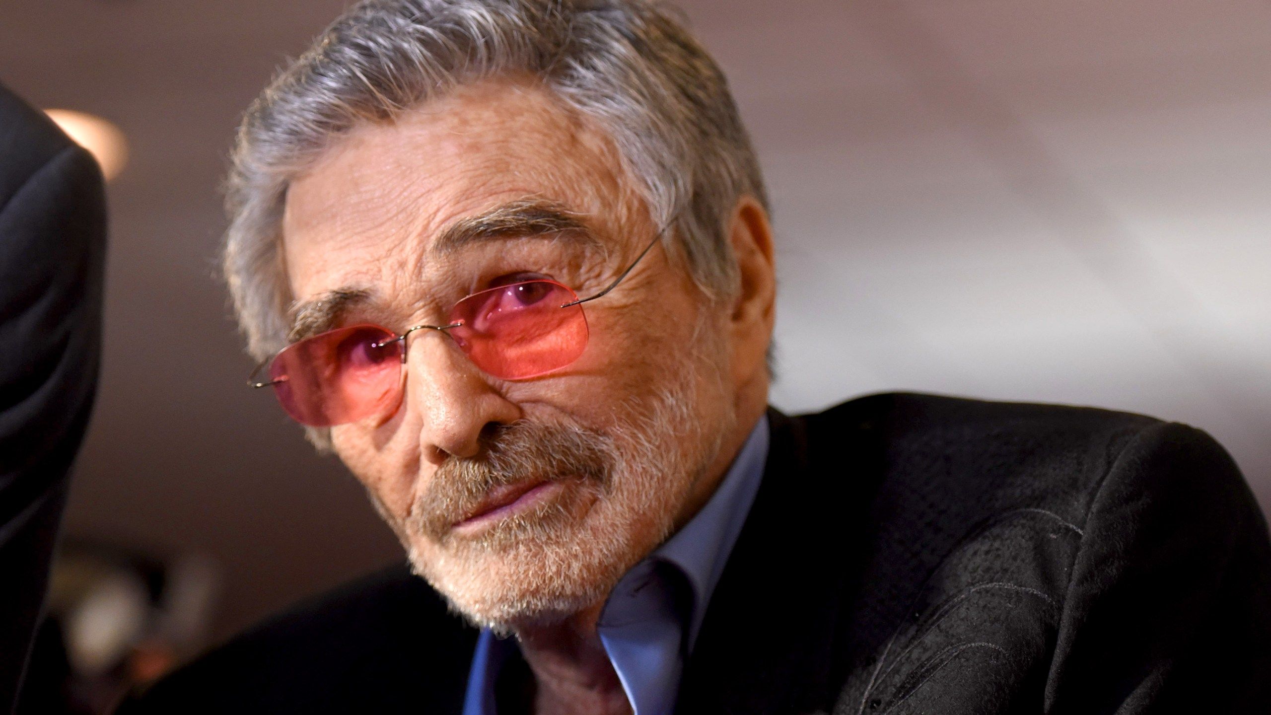 2560x1440 Burt Reynolds, star of film, TV and tabloids, dead