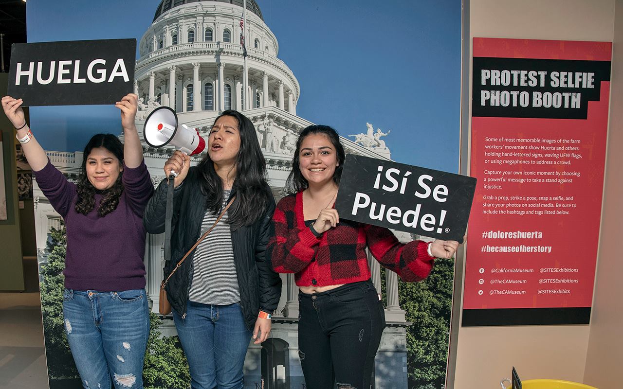 1280x800 Dolores Huerta: Revolution in the Fields / Revolución en los Campos