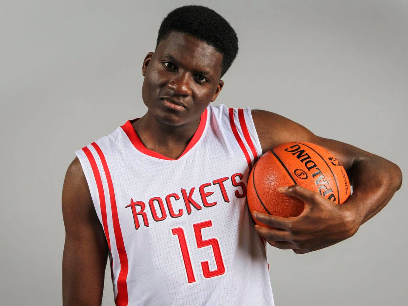1400x1050 Download Clint Capela Poses For Rockets' Photohoot Wallpaper