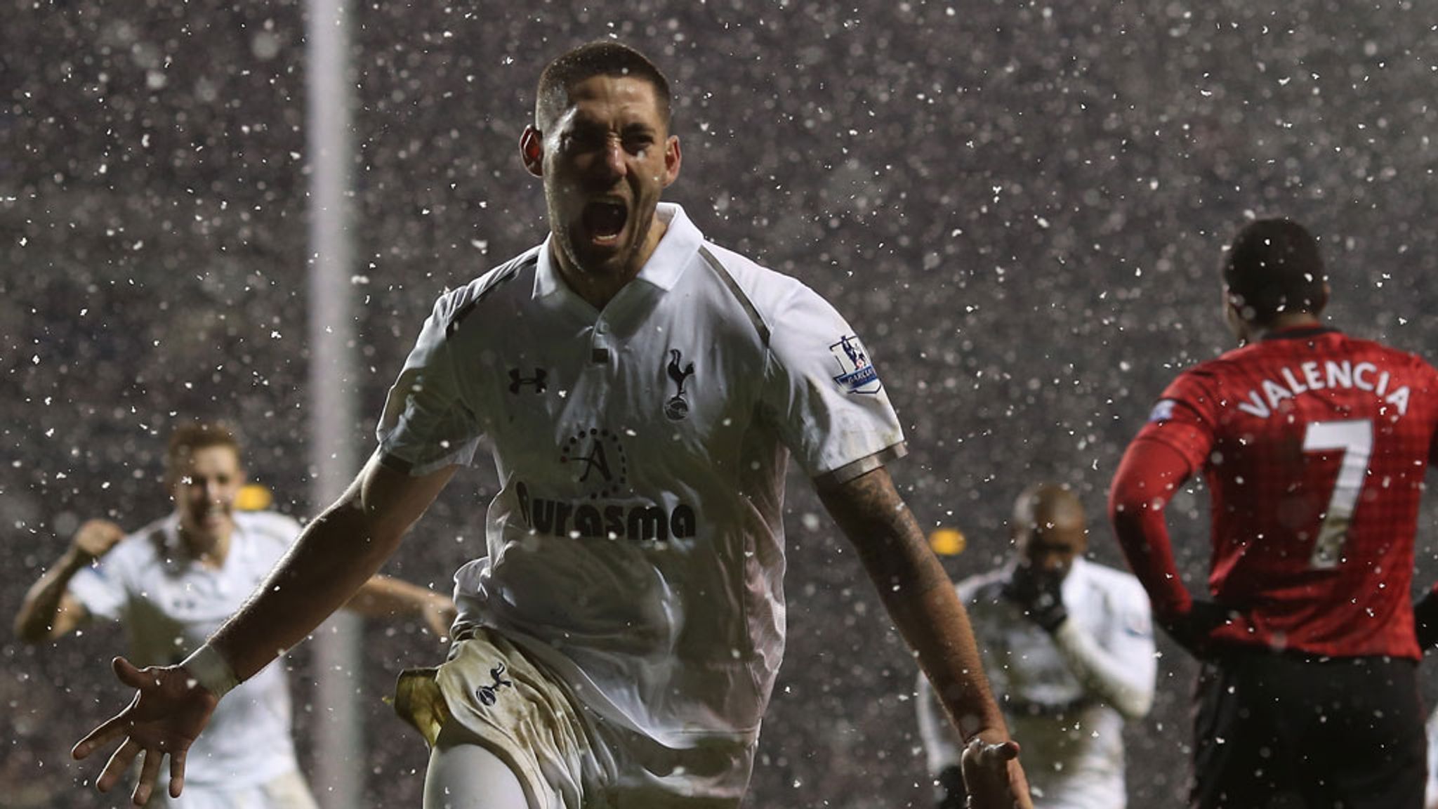2048x1152 Clint Dempsey finds a late equaliser for Tottenham against Manchester United