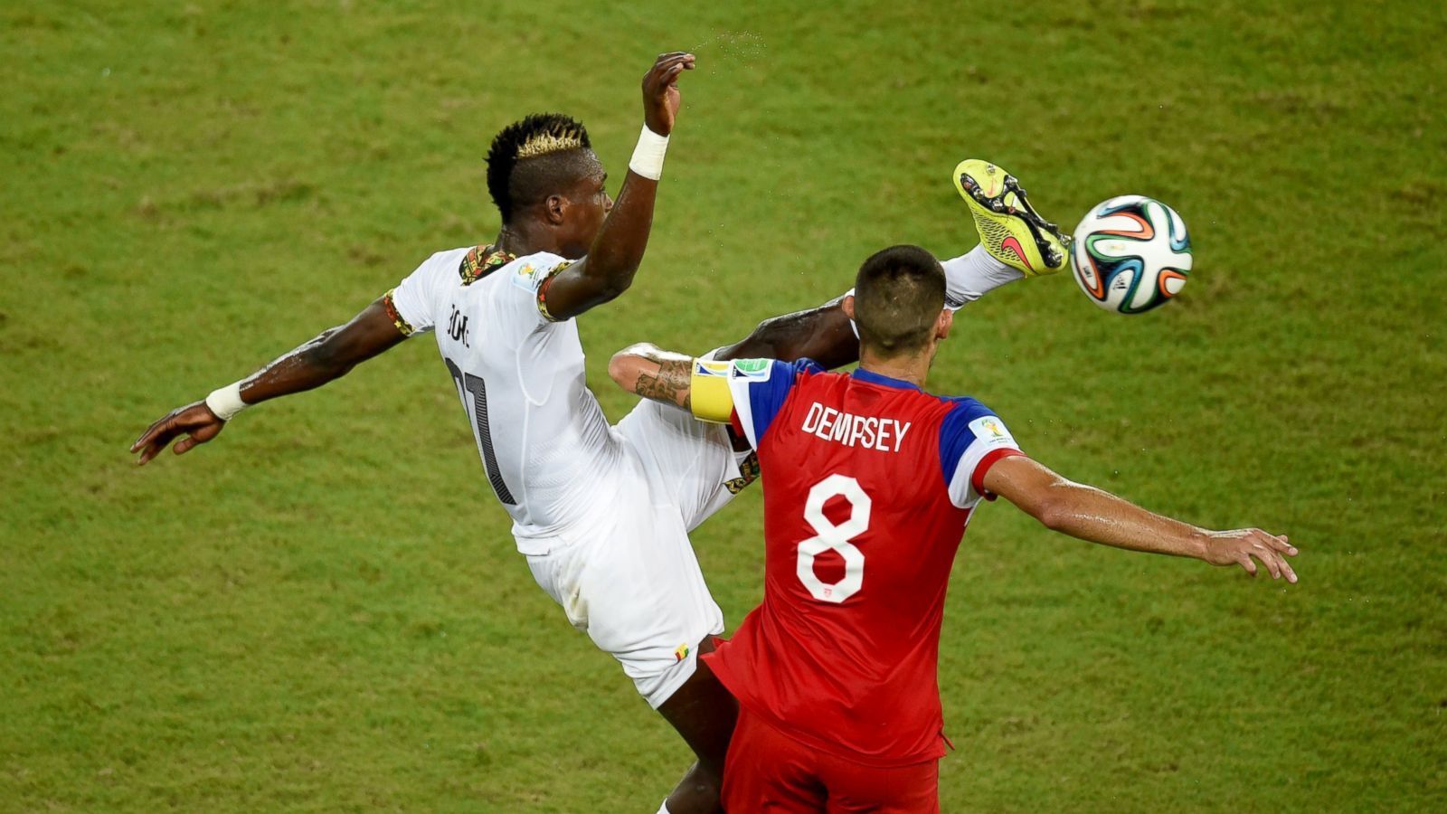 1600x900 See Clint Dempsey Get Kicked in Face - and Keep Playing