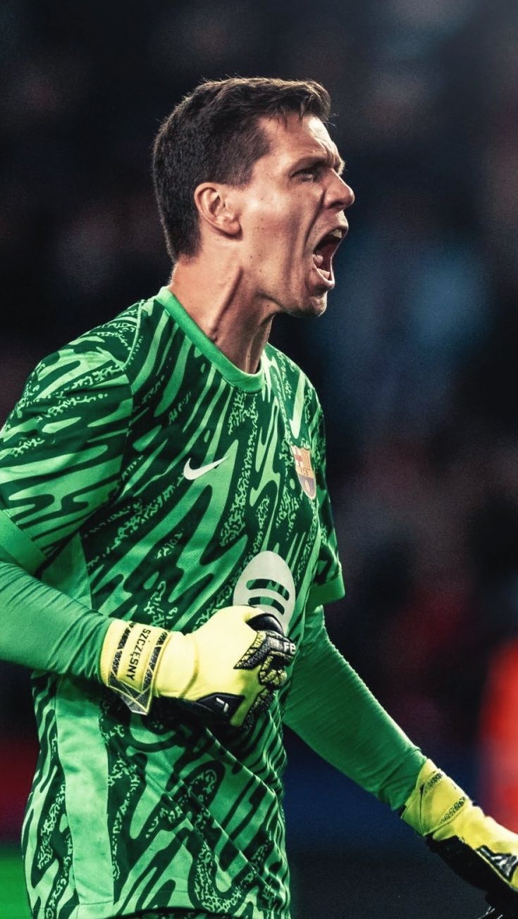 735x1305 Wojciech Szczęsny