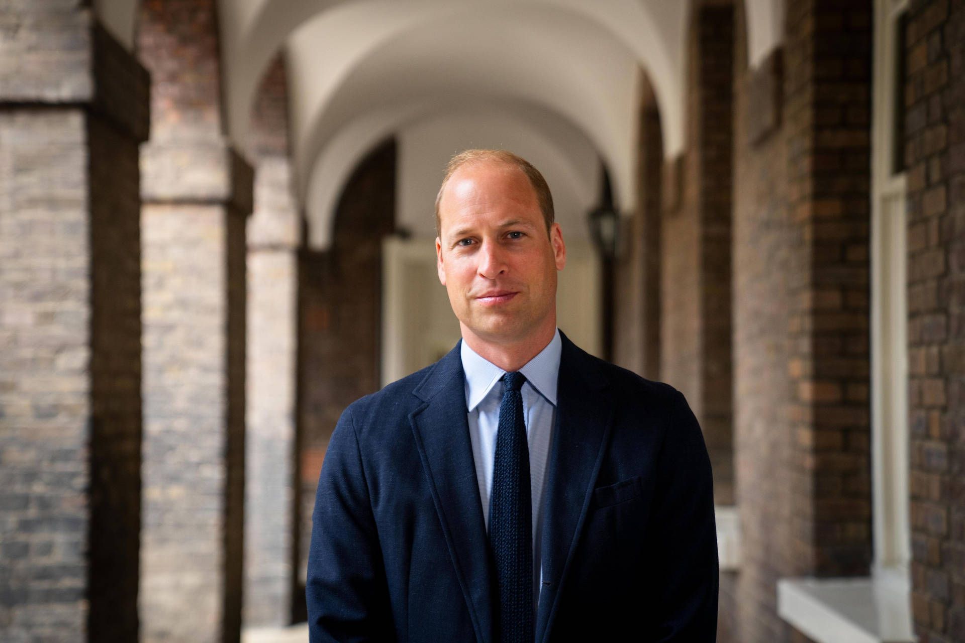 1920x1280 Download Prince William In Hallway Wallpaper