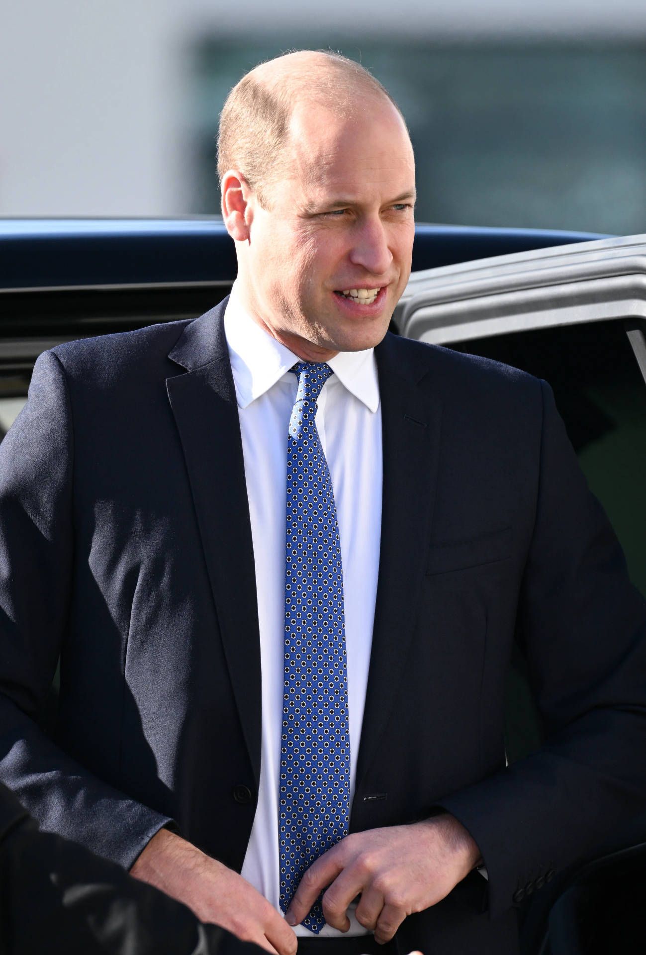 1299x1920 Download Prince William Adjusting His Suit Tie Wallpaper