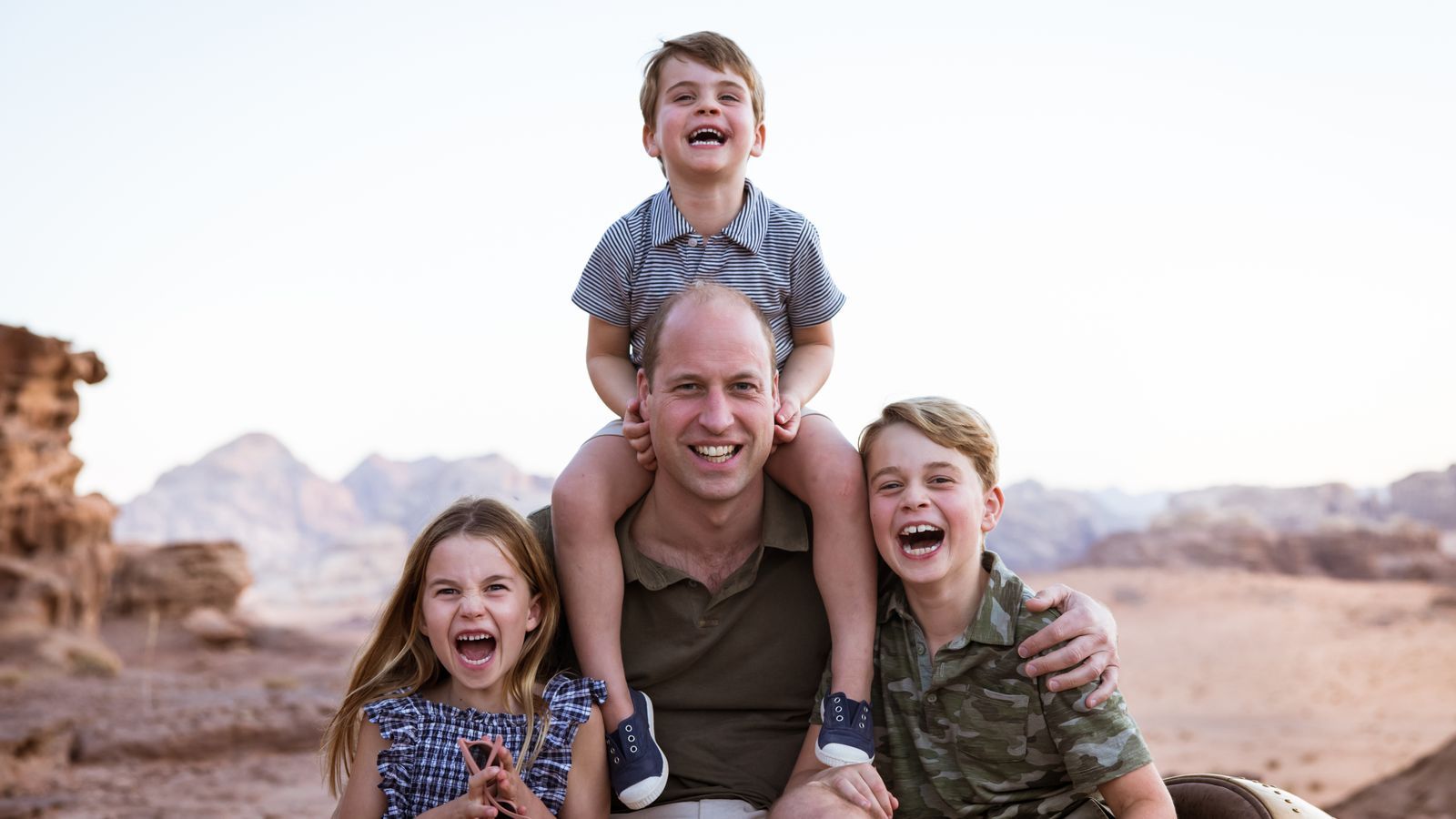 1600x900 Father's Day: Prince William releases new picture with George, Charlotte and Louis