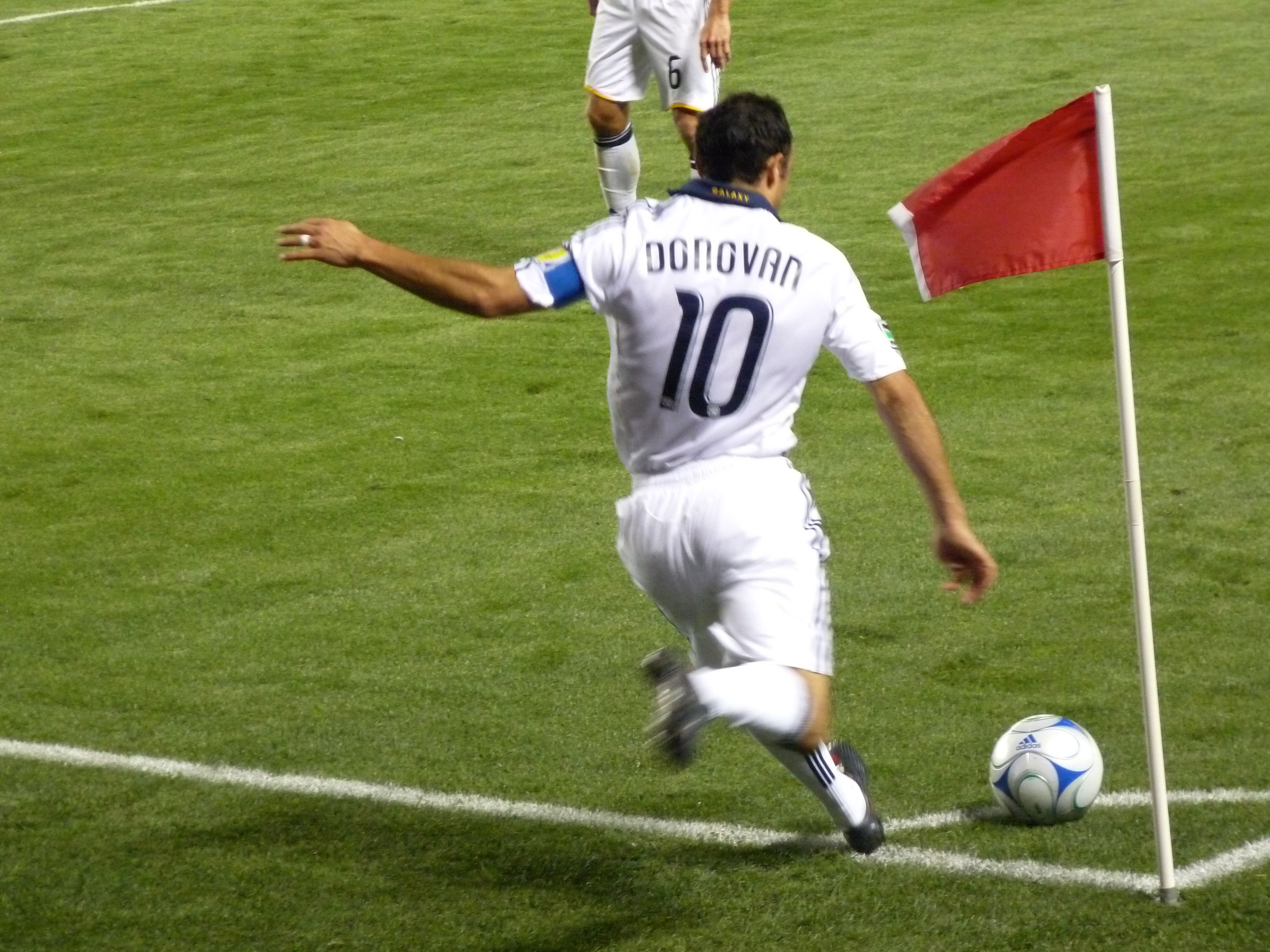 3648x2736 Landon Donovan corner