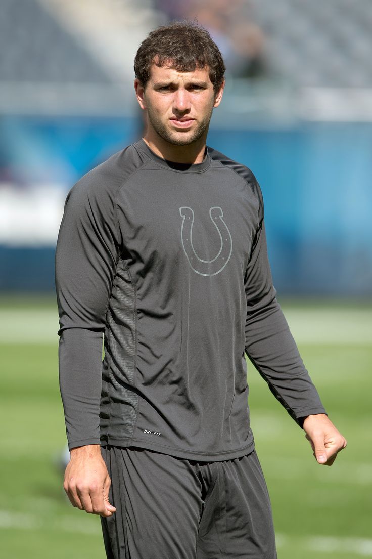 736x1105 Andrew Luck warming up