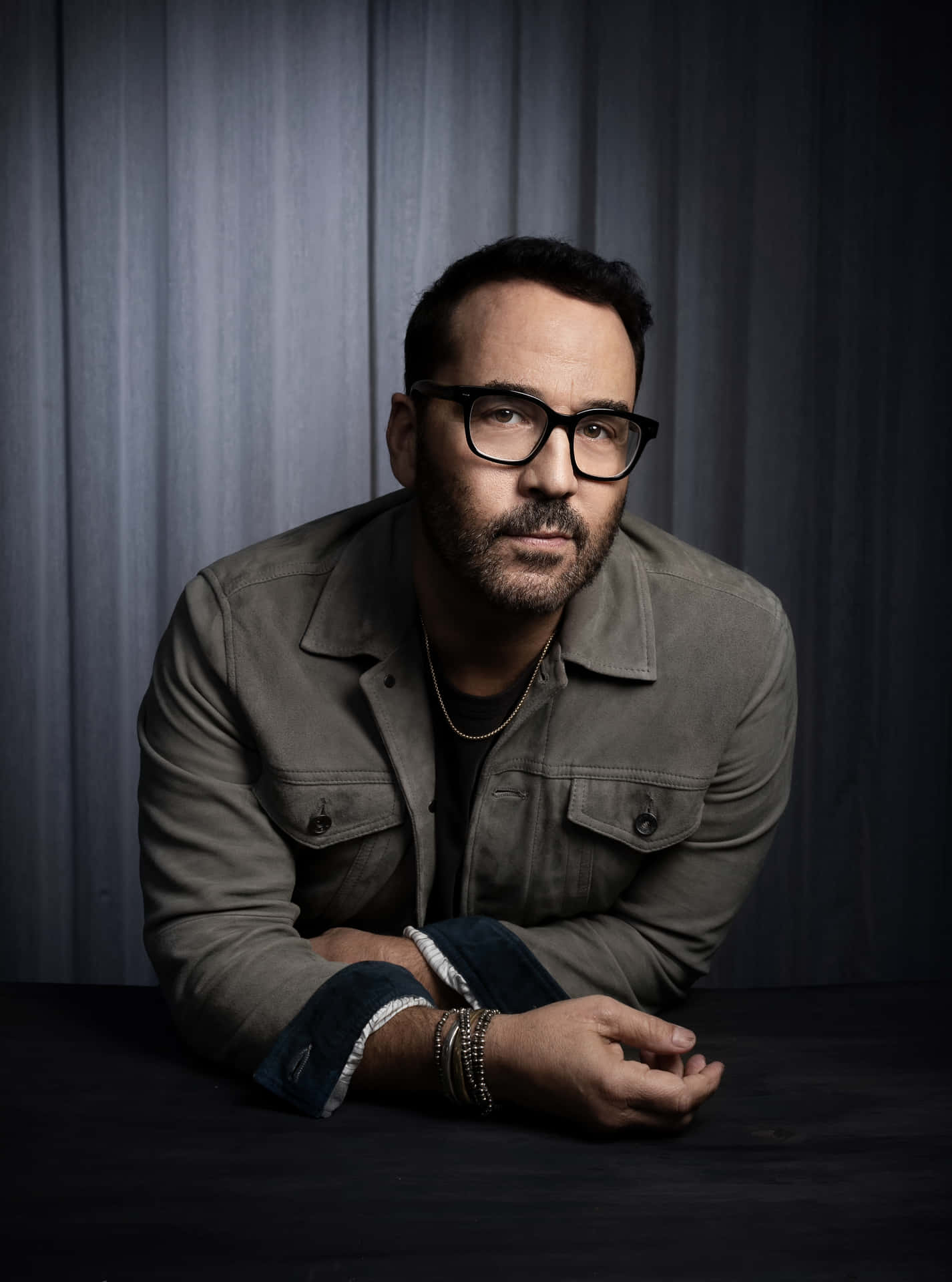 1426x1920 Download Jeremy Piven Wallpaper