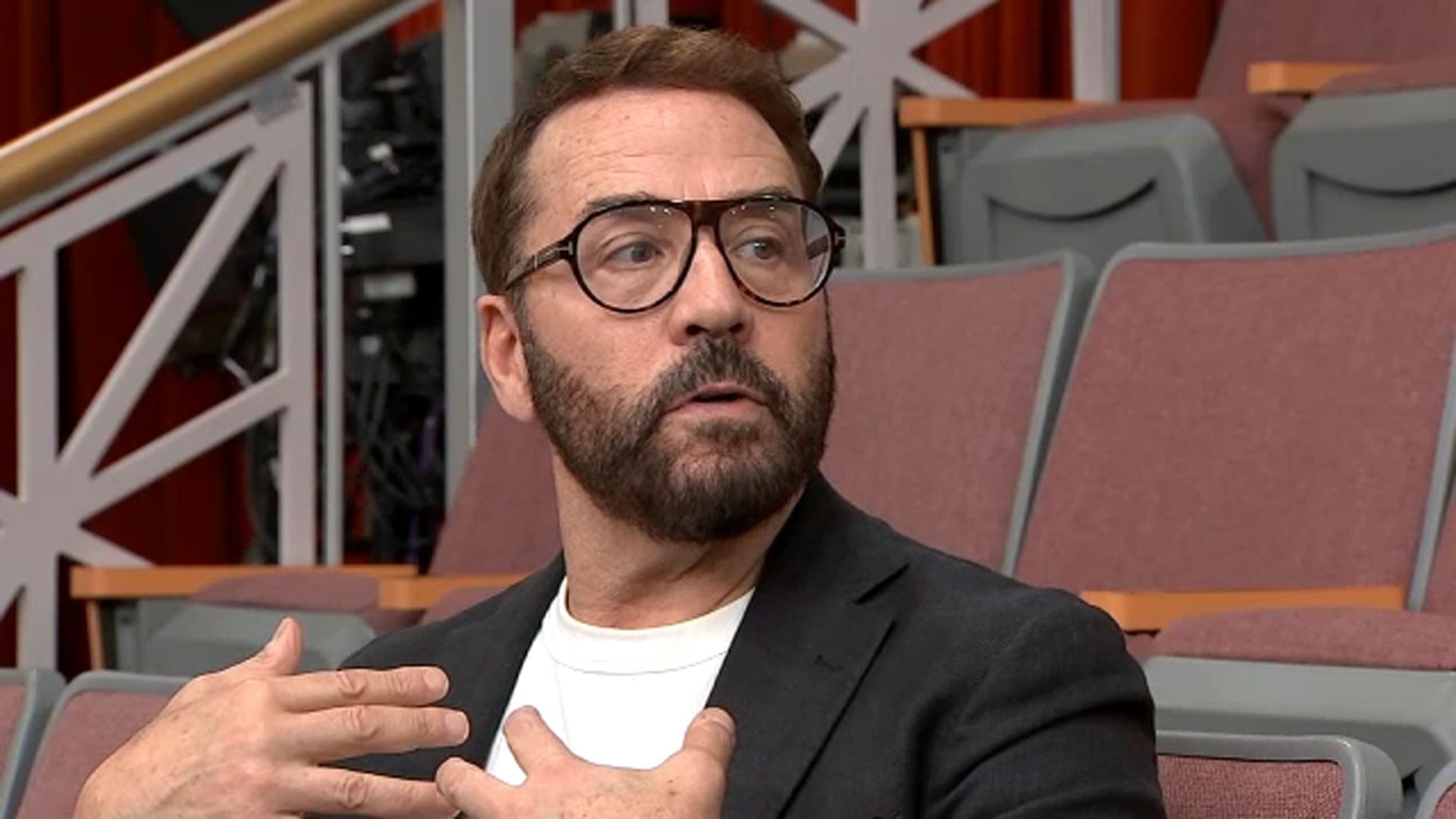 1920x1080 Entourage' Actor Jeremy Piven Bringing Stand Up Comedy Show To The Vic In Lakeview, Chicago This Friday
