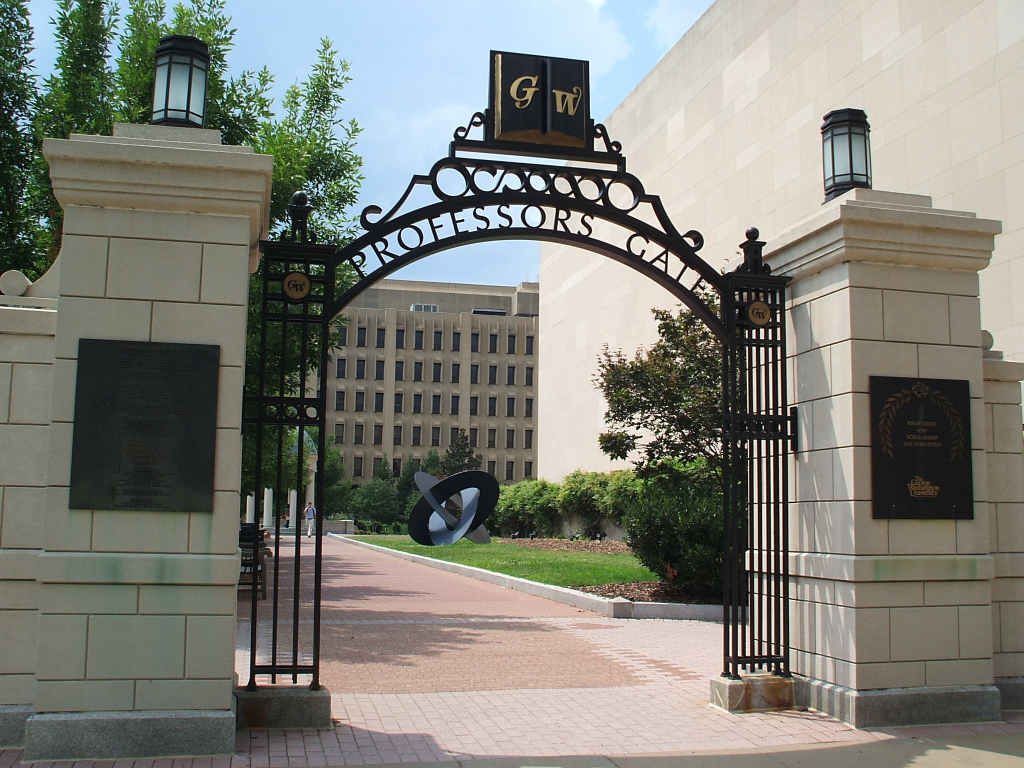 2048x1536 White Professor Resigns From GWU After Apparently Admitting She Pretended To Be Black