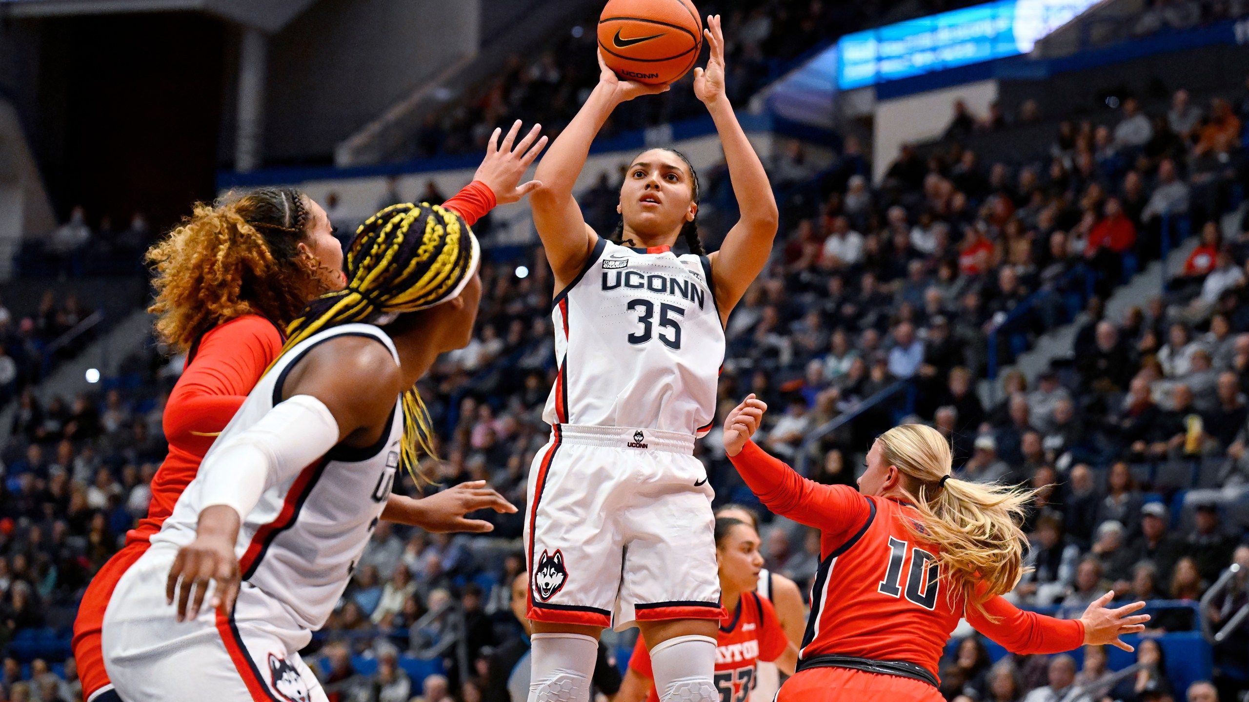 2560x1440 UConn guard Azzi Fudd will miss the remainder of the season with a right knee injury