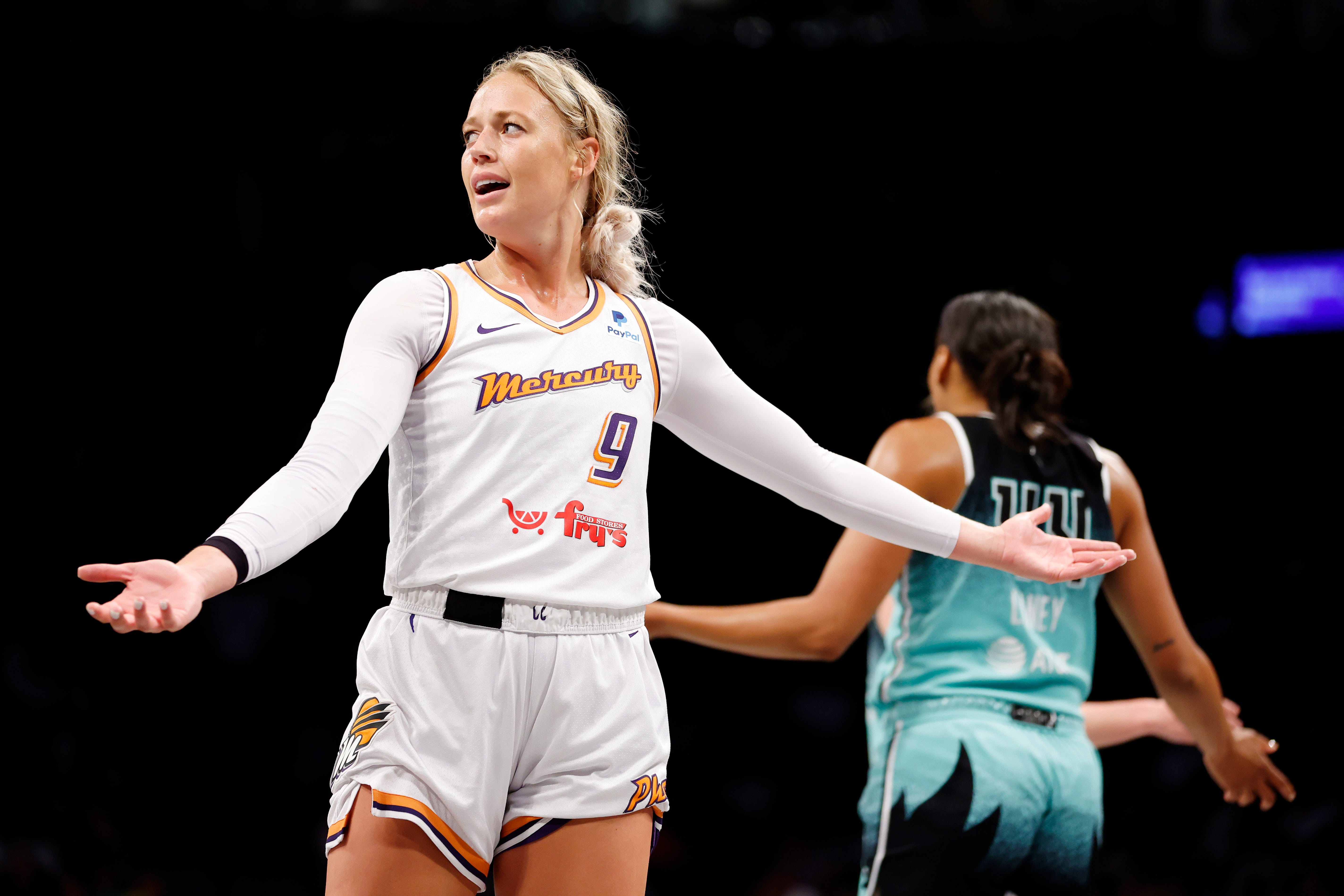 5695x3797 Phoenix Mercury guard Sophie Cunningham in image