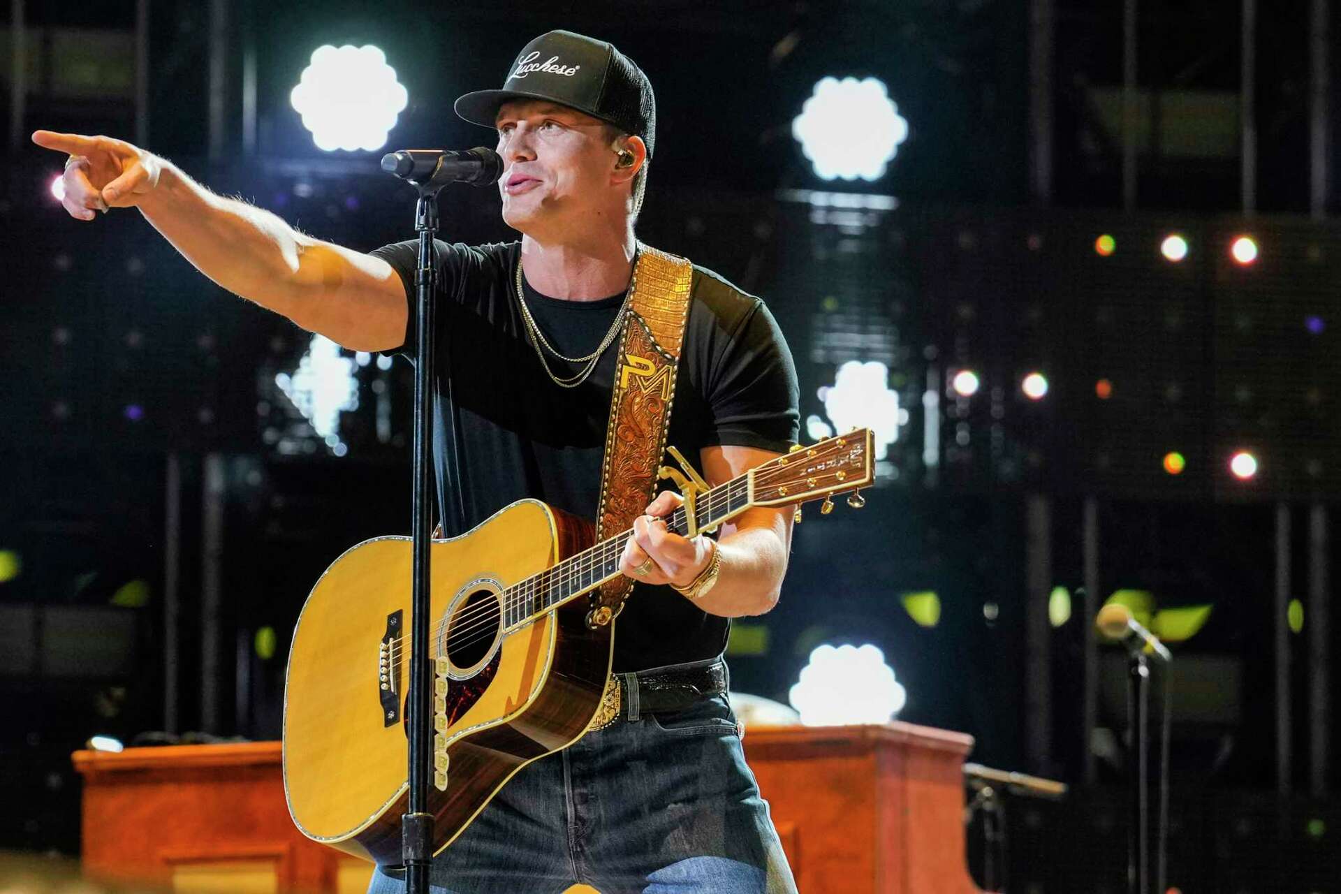 1920x1280 Parker McCollum opens RodeoHouston with a crowd of 000