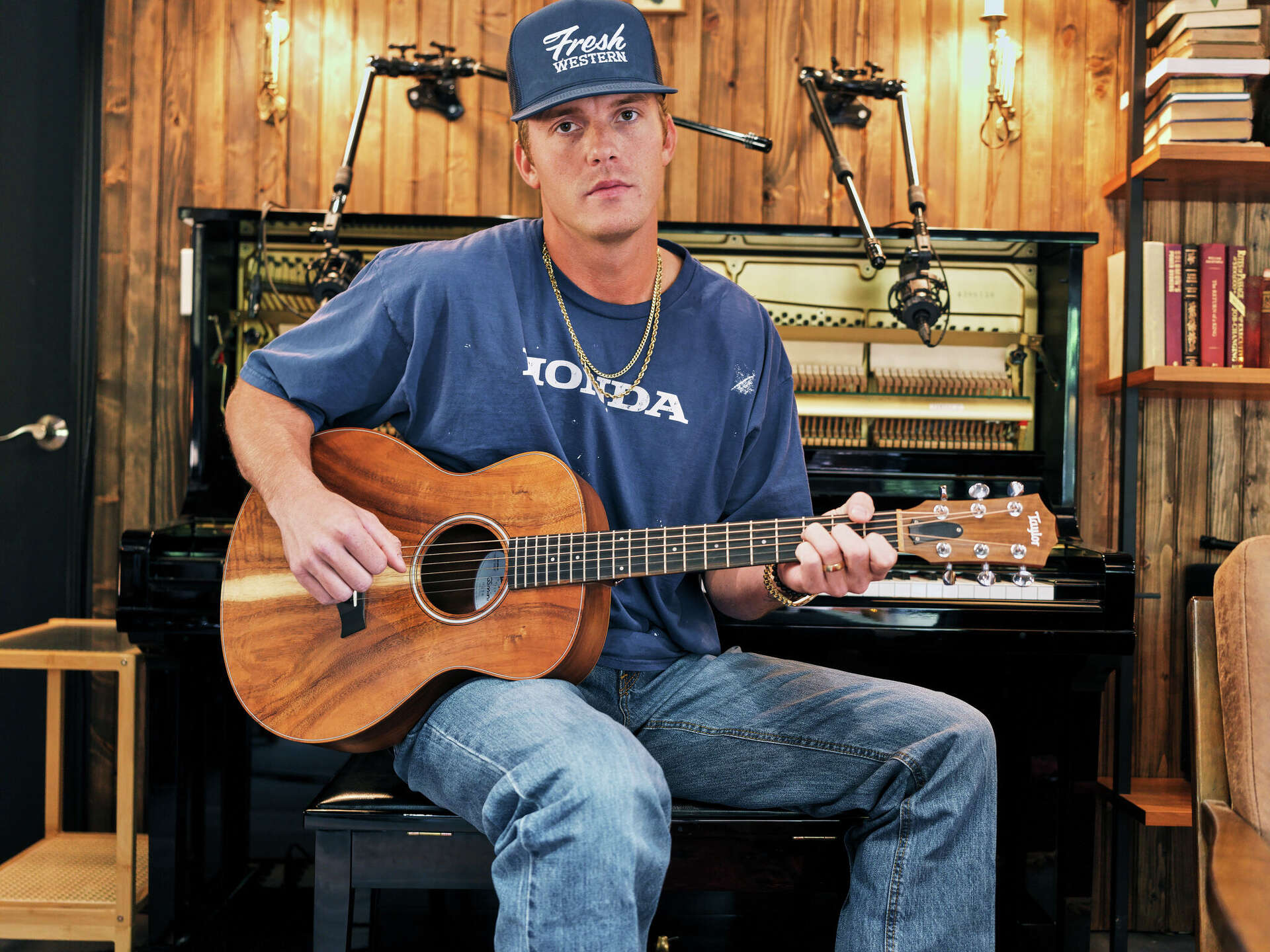 1920x1440 Country act Parker McCollum to perform in Houston for tour