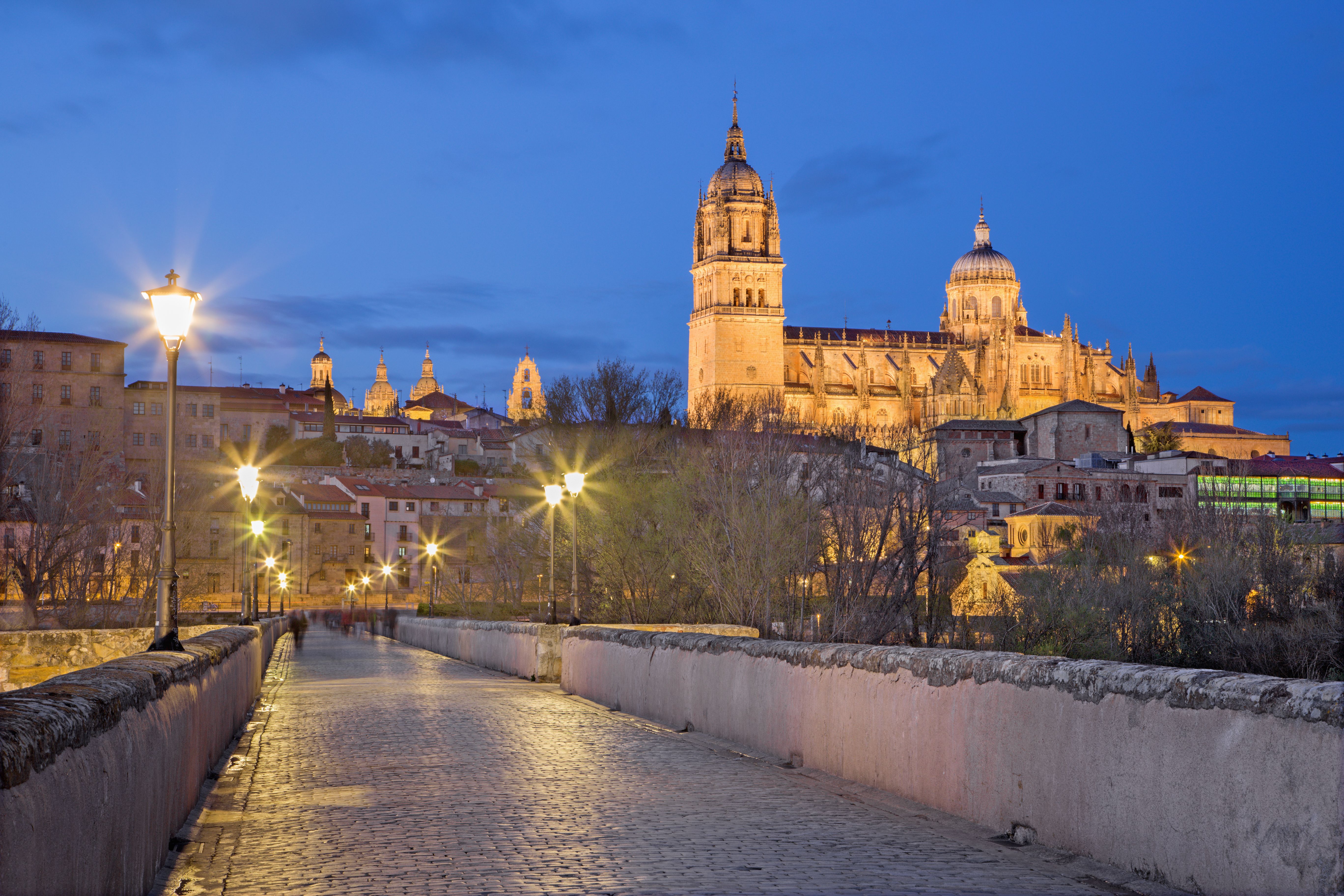 5472x3648 Visit The Puente Romano de Salamanca in Salamanca. Live the World