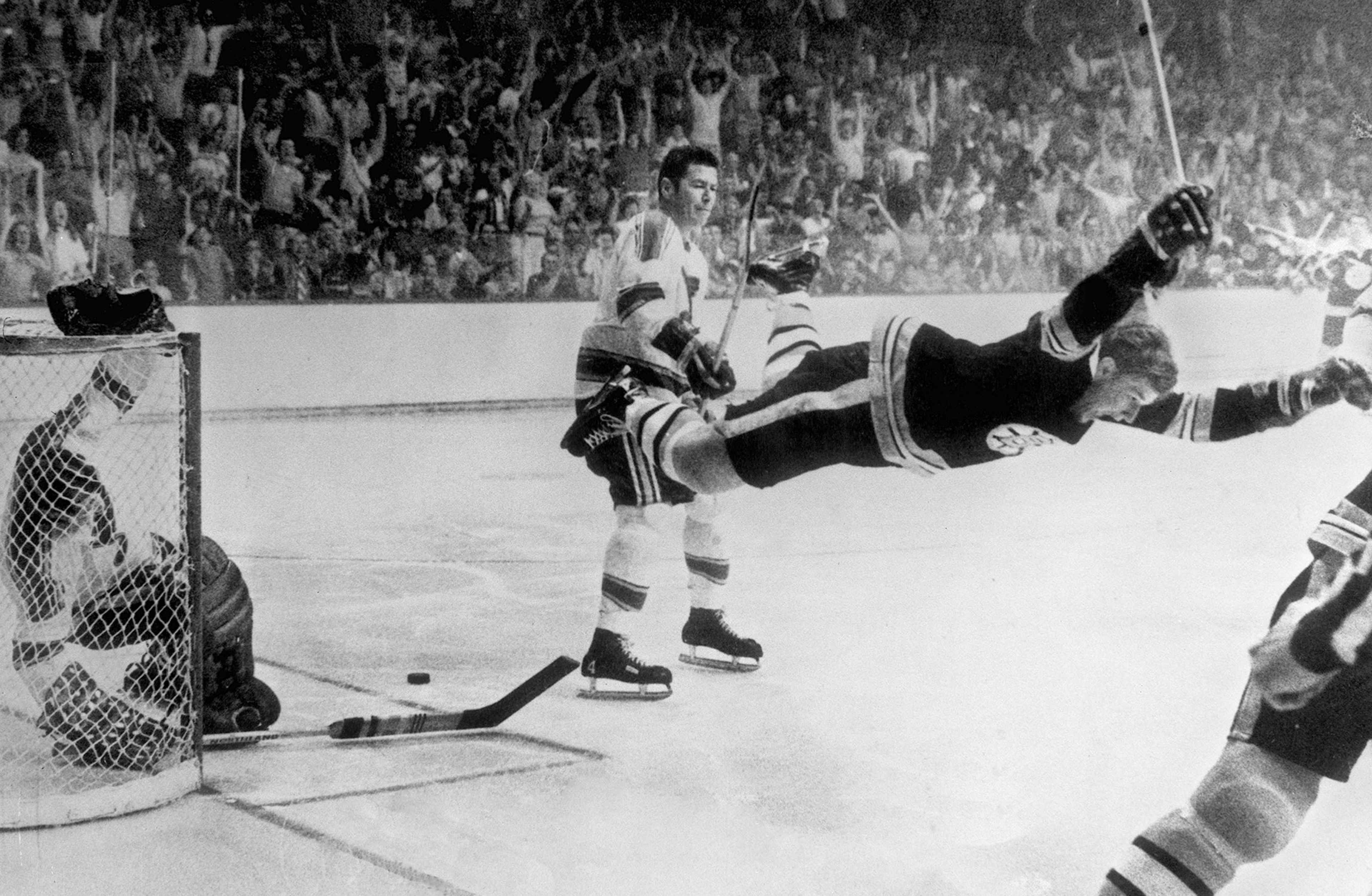 3840x2509 Photographer captures soaring Stanley Cup champion Bobby Orr in iconic image. May 1970