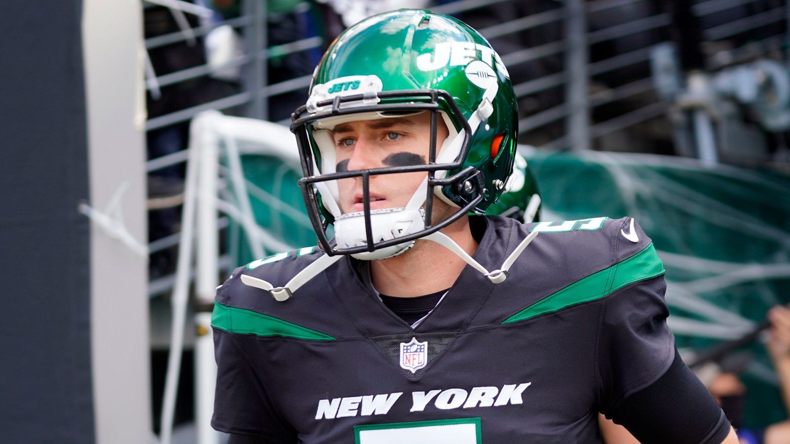 1600x900 Former Jets QB signs with AFC East rival