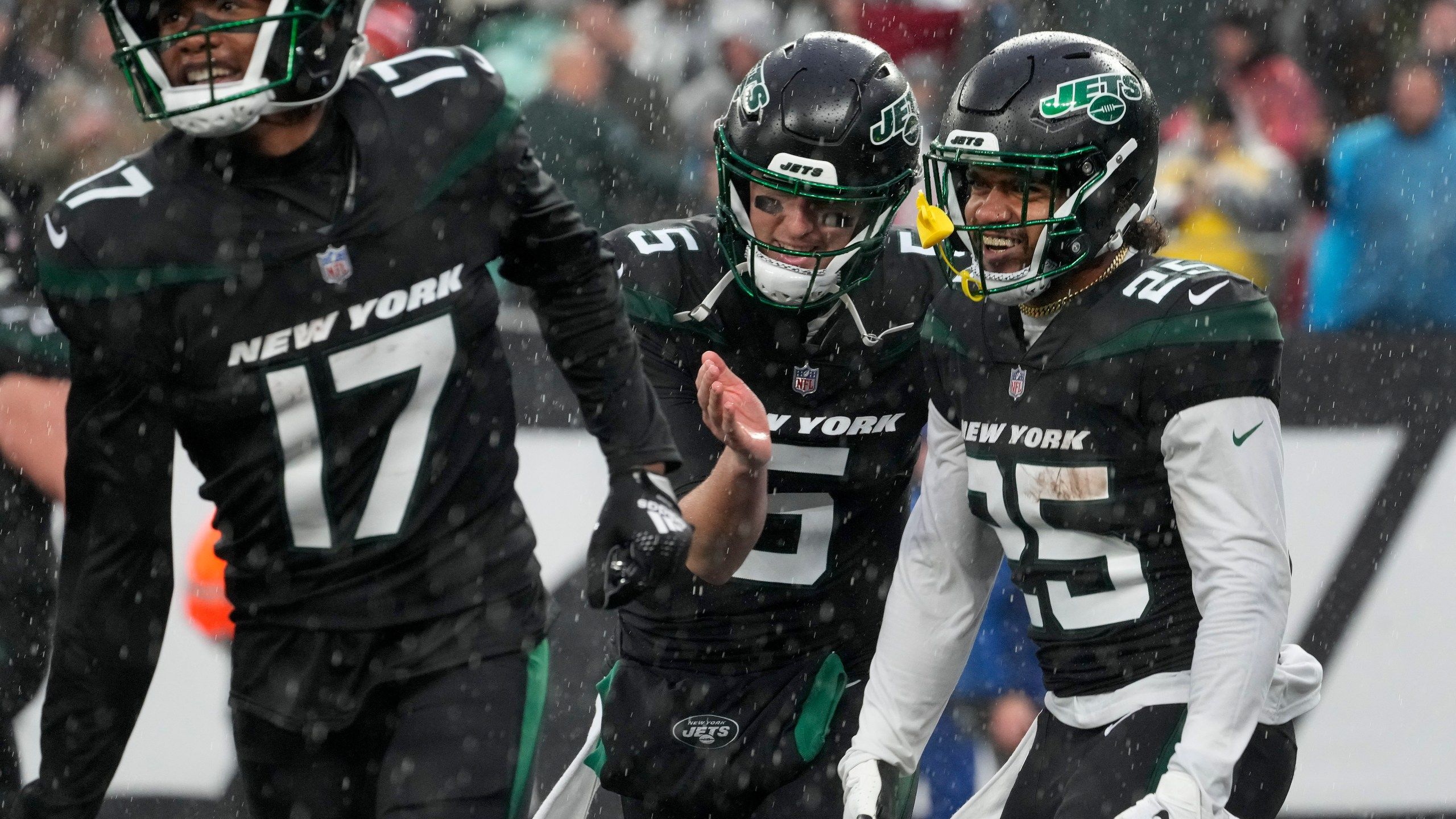 2560x1440 White Throws 3 TD Passes To Lead Jets Past Bears 31 10