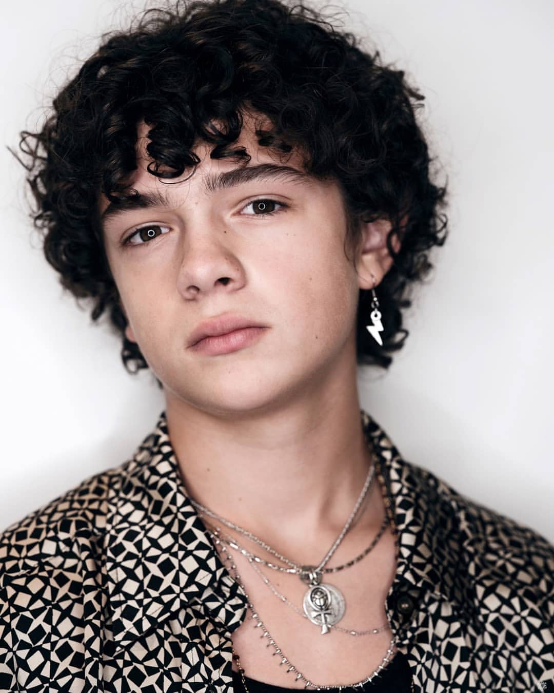 1080x1350 Noah Jupe Wallpaper