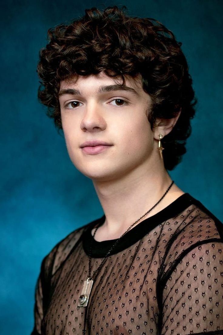736x1104 Noah Jupe