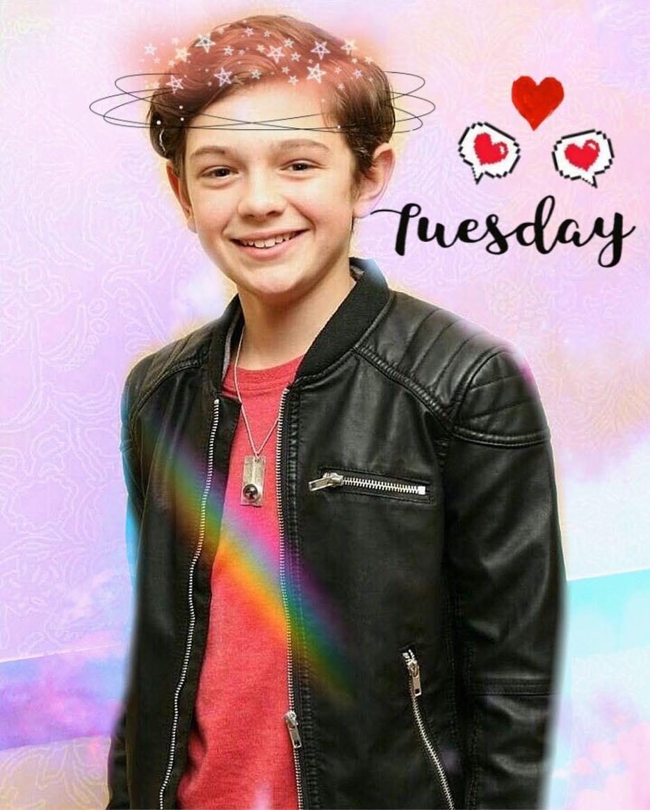 935x1165 Noah Jupe Wallpaper